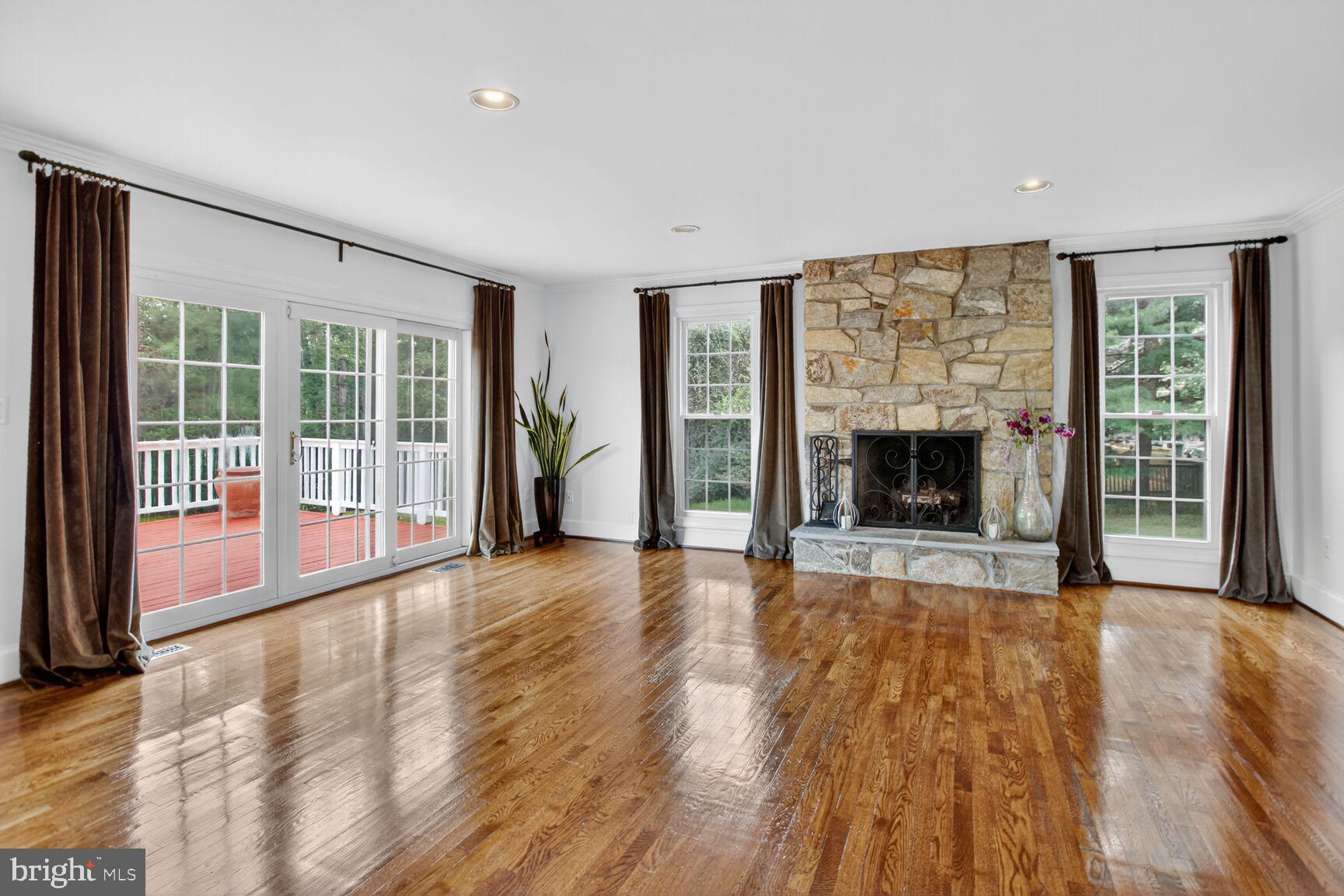 ESWORTHY PARK - Residential