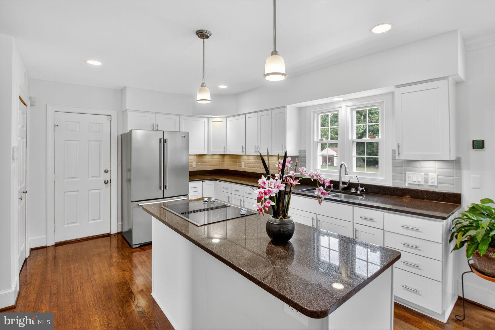 ESWORTHY PARK - Residential