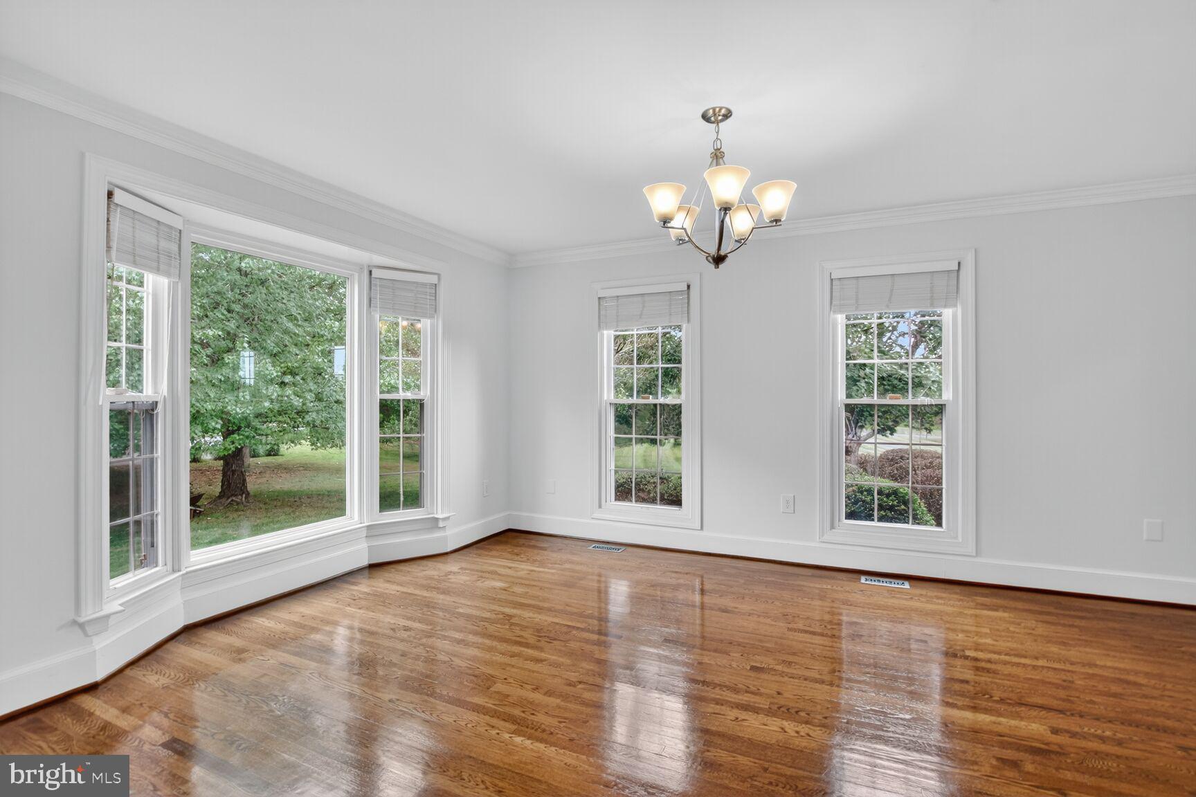 ESWORTHY PARK - Residential