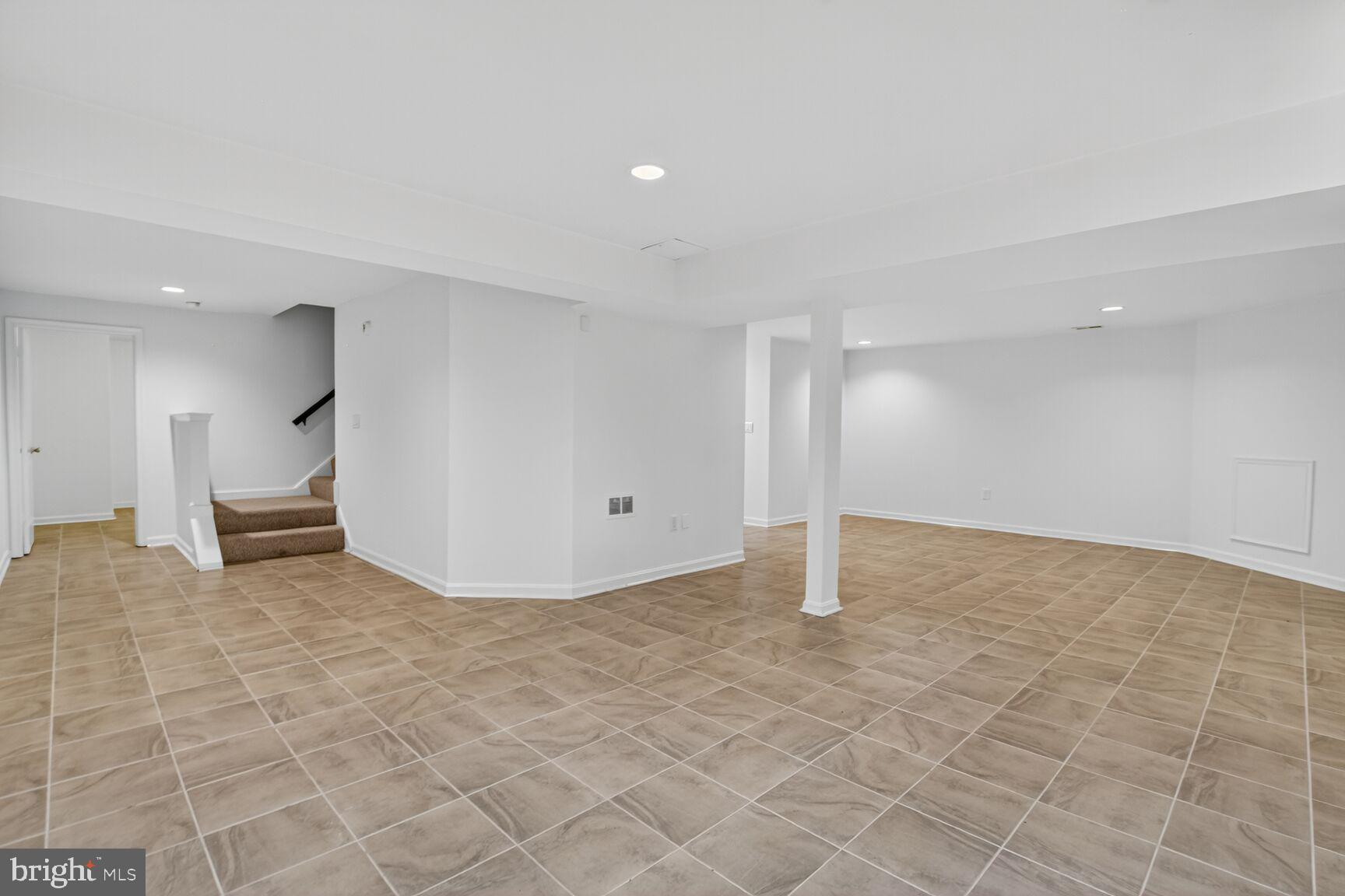 ESWORTHY PARK - Residential