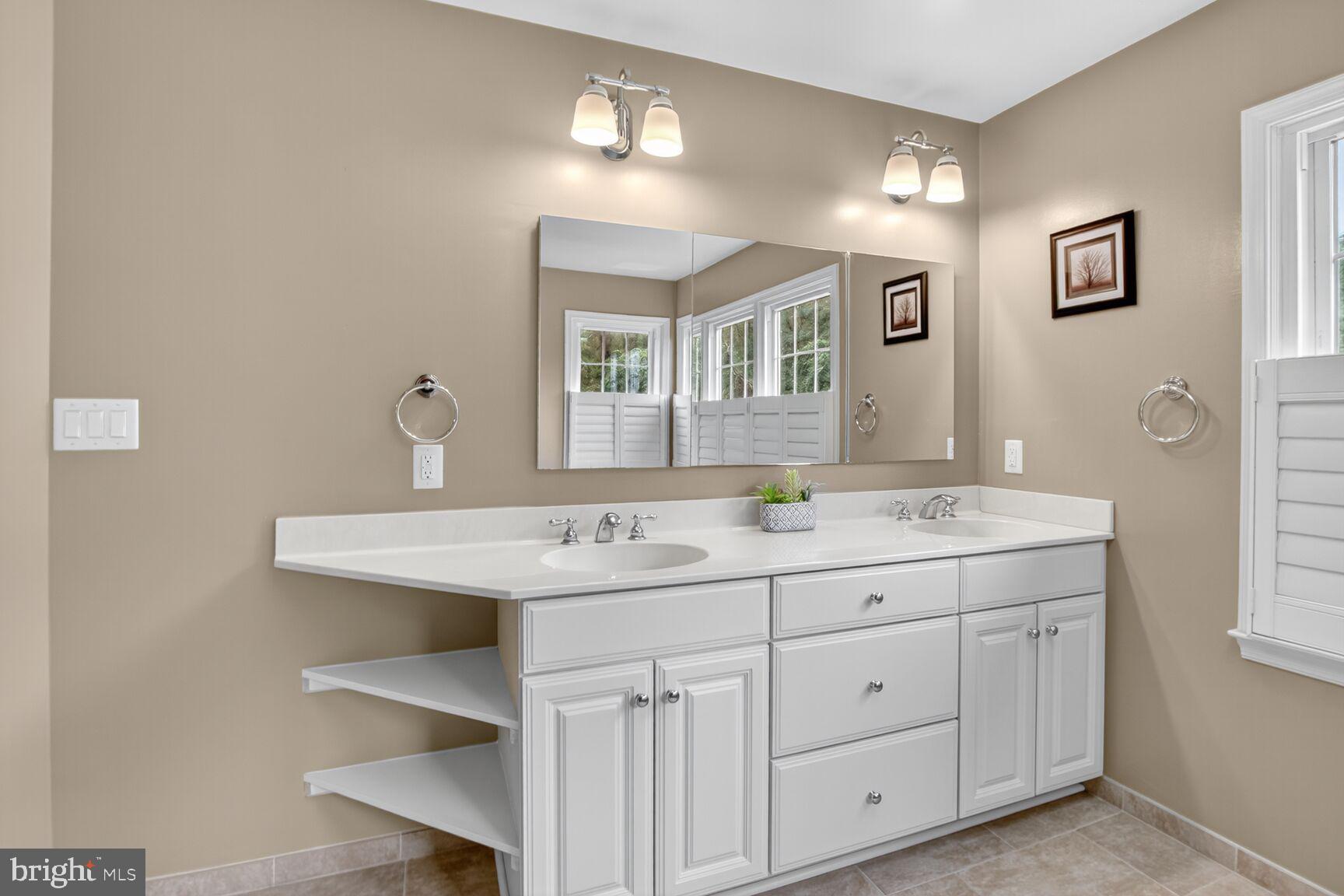 ESWORTHY PARK - Residential