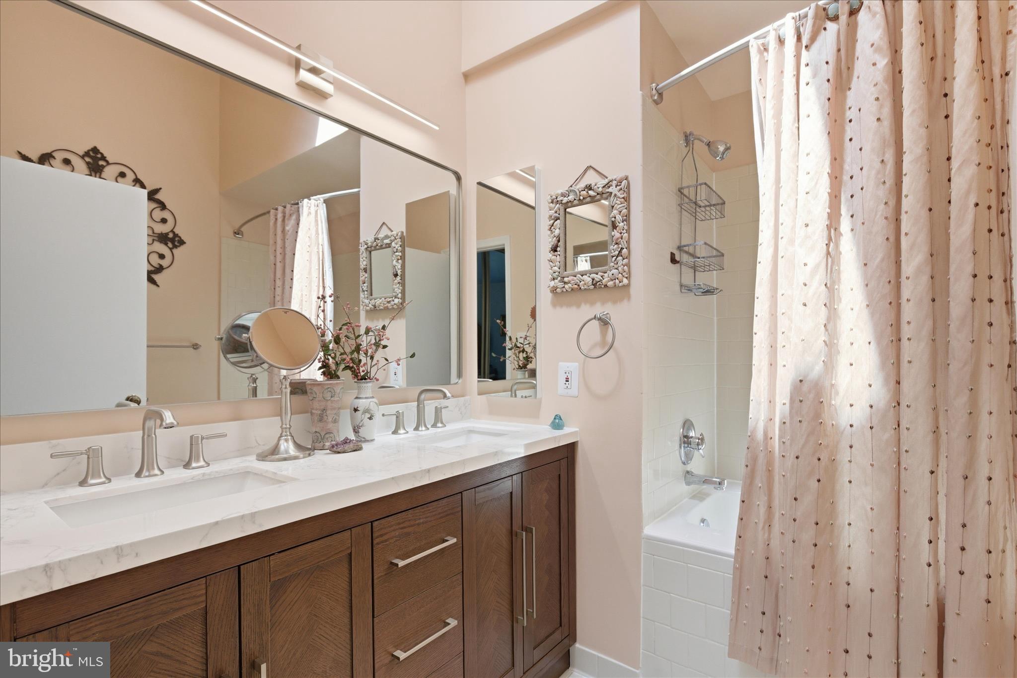 MIDDLEBRIDGE - Residential