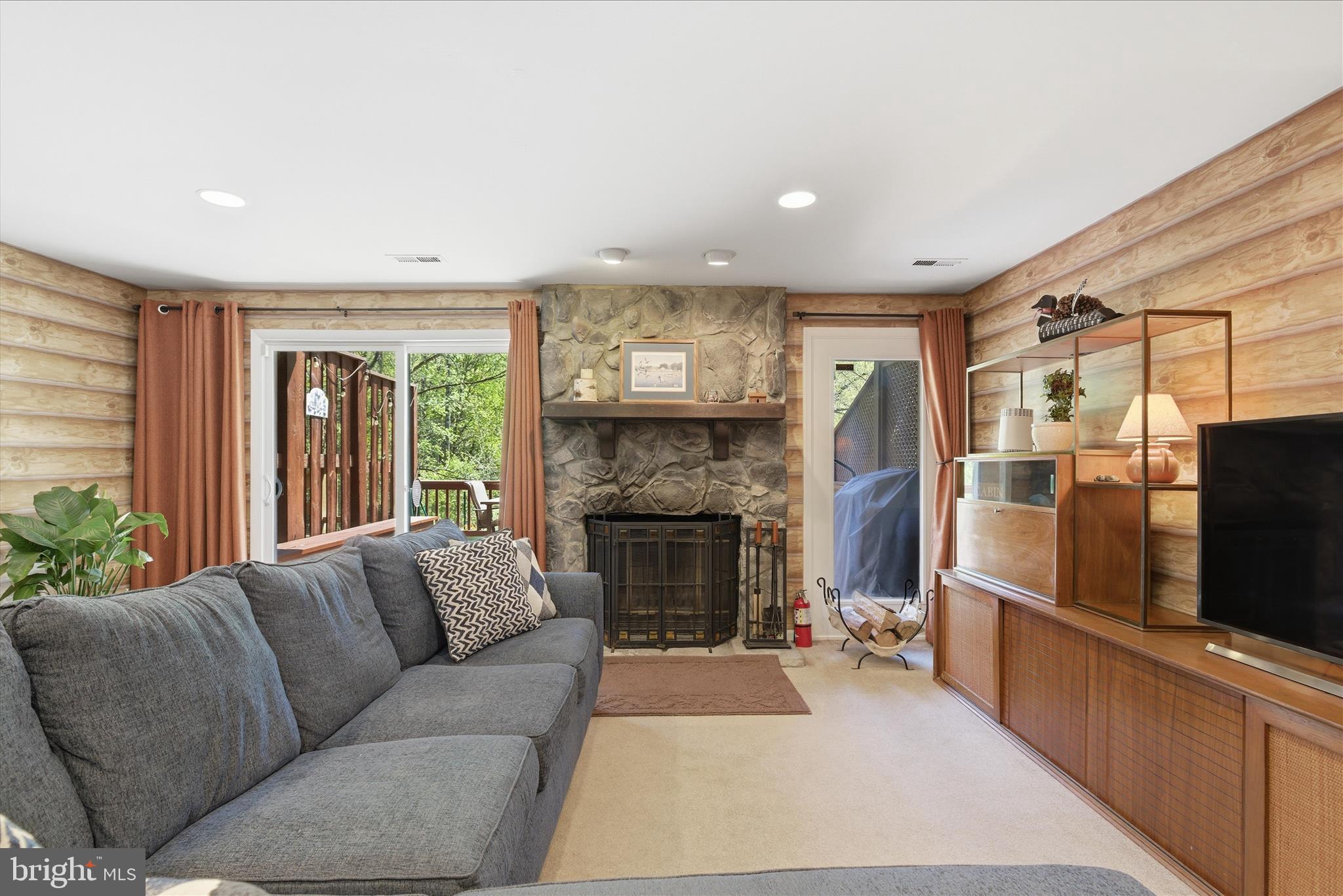 MIDDLEBRIDGE - Residential