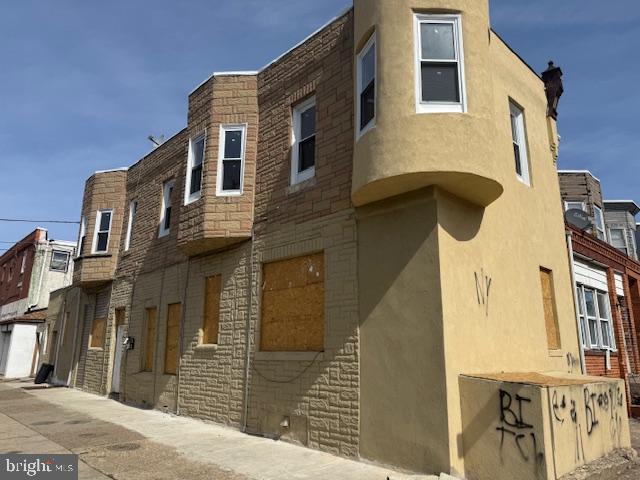 Three unit corner property in need of a Rehab. featuring two 1-bedroom apartments and
a 2 bedroom. Property is being sold in as is condition.