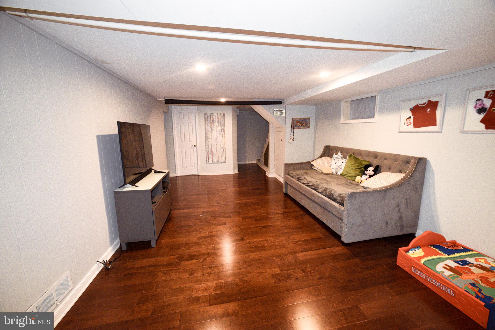 NORTH KENSINGTON - Residential