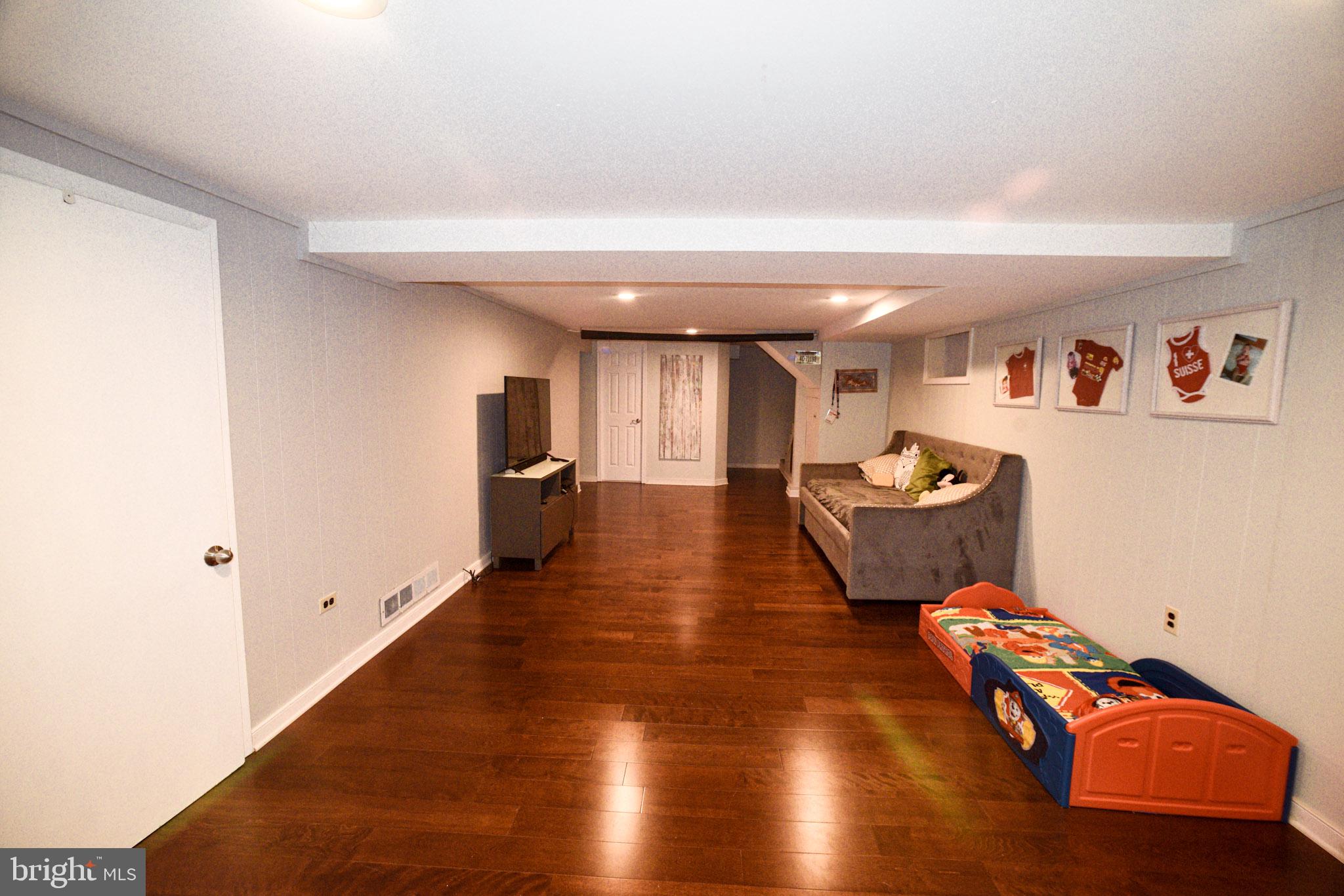 NORTH KENSINGTON - Residential