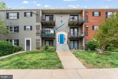 5913 Mayflower Court Unit 101, Alexandria, VA MLS: VAAX2044890