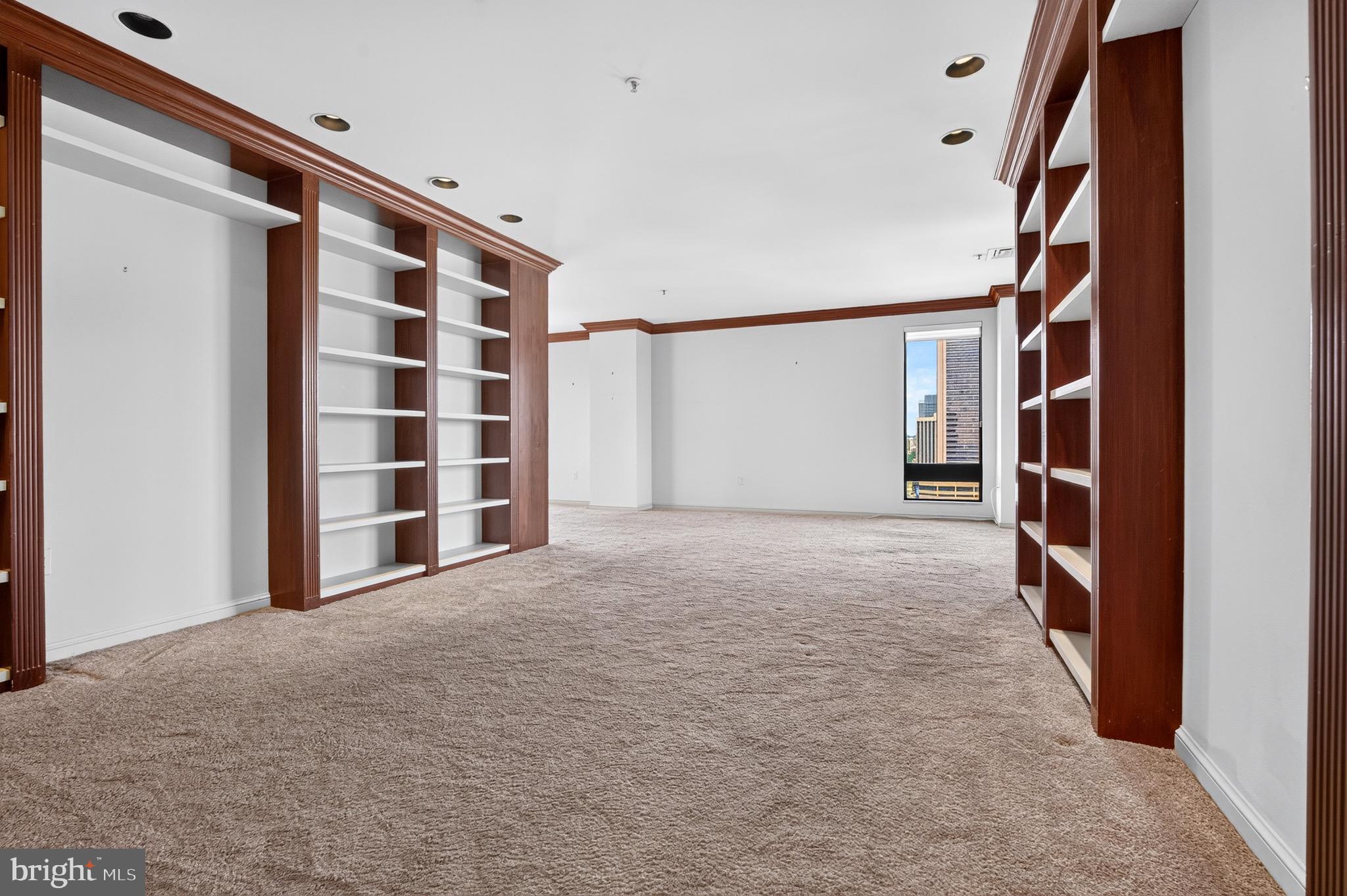 10 E LEE STREET 1809