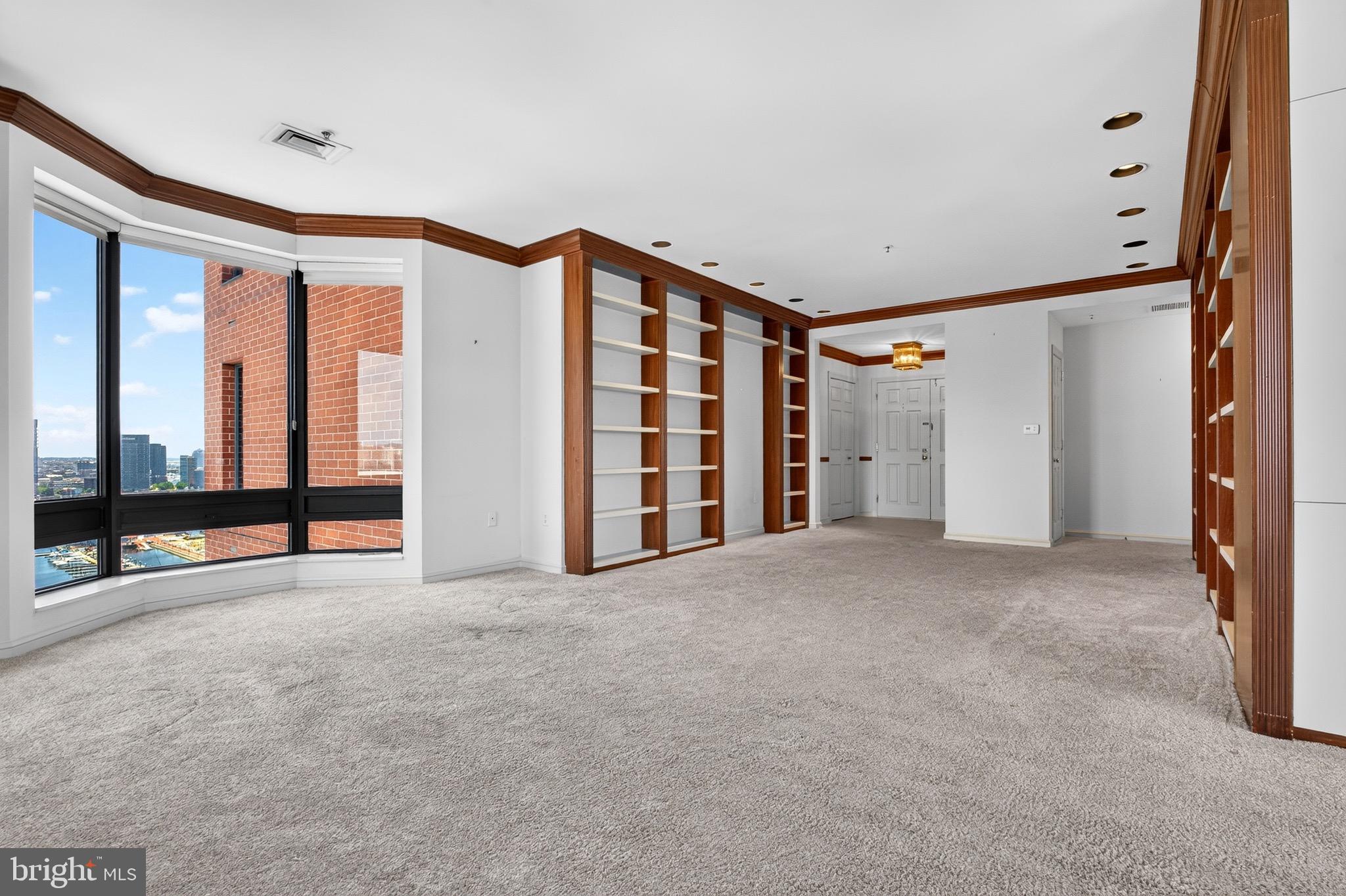 10 E LEE STREET 1809