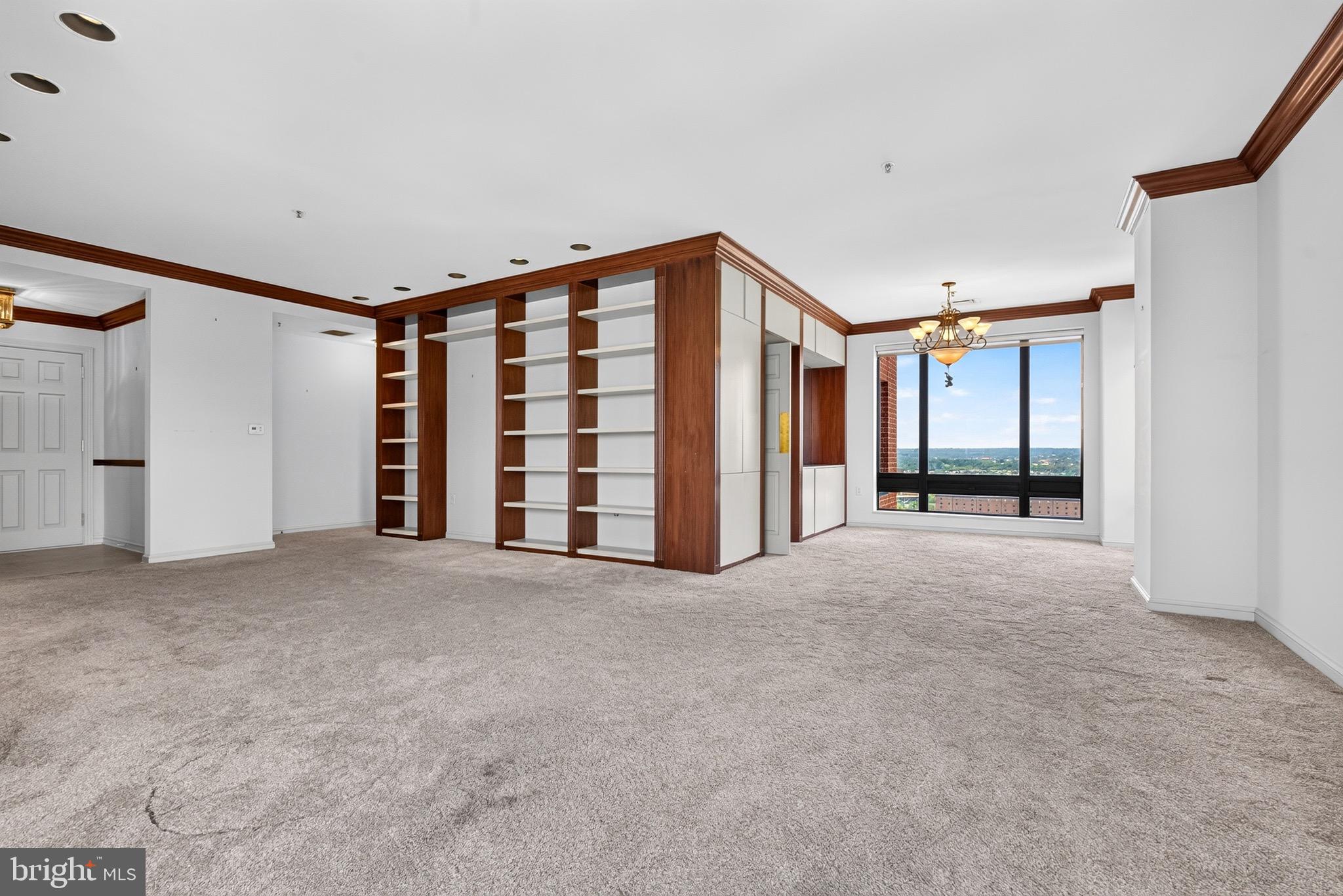 10 E LEE STREET 1809