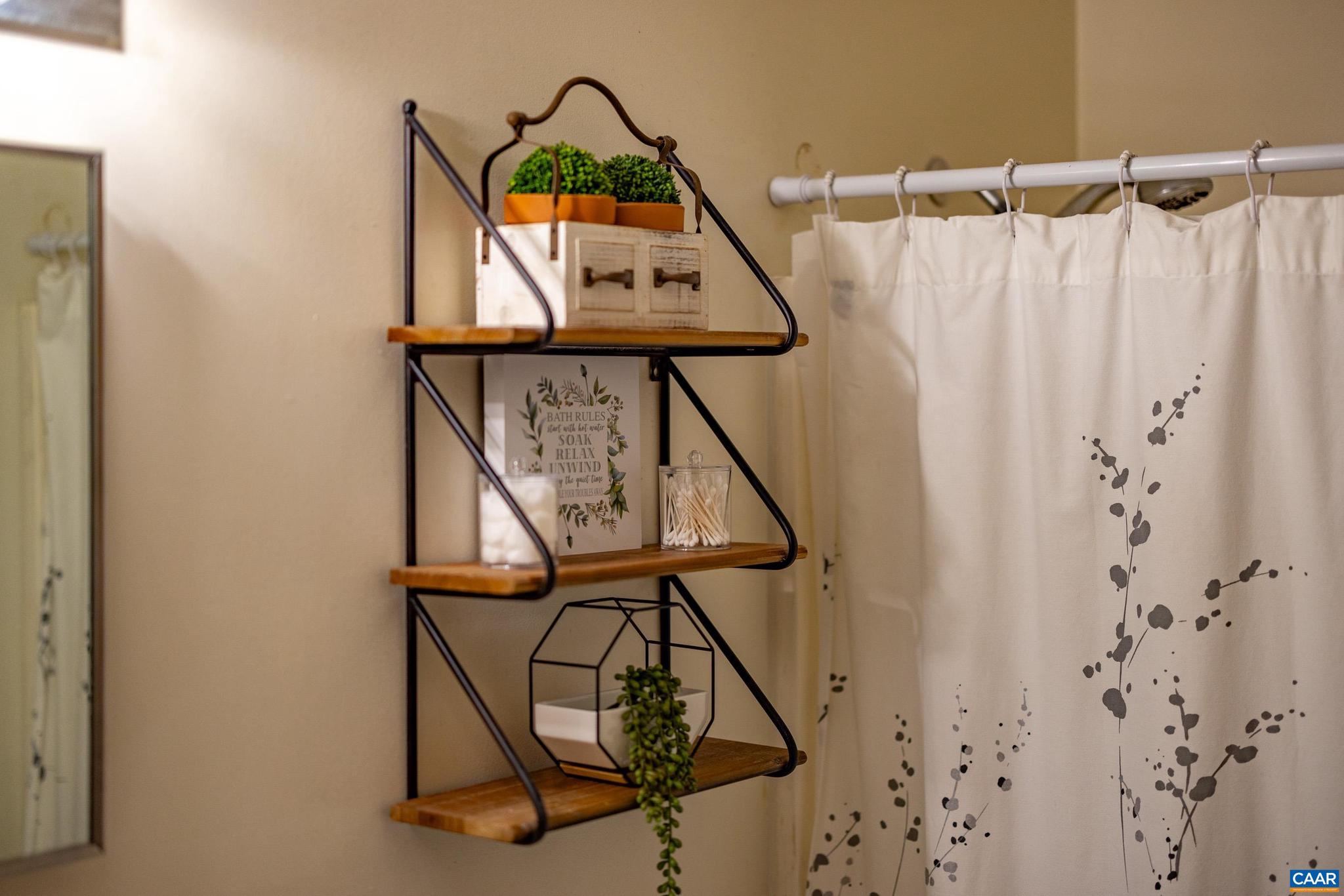 LAKE MONTICELLO - Residential