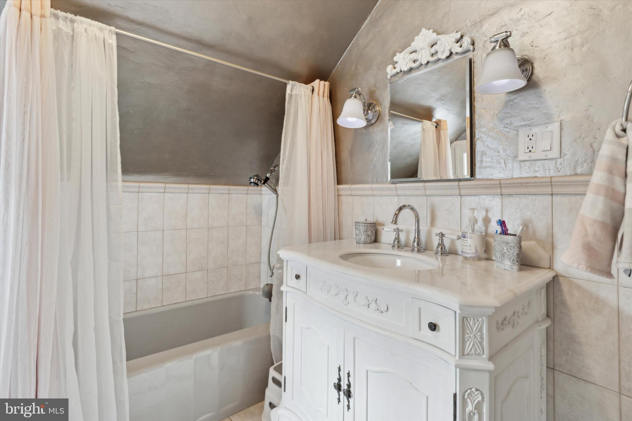 VALLEY FORGE MTN - Residential