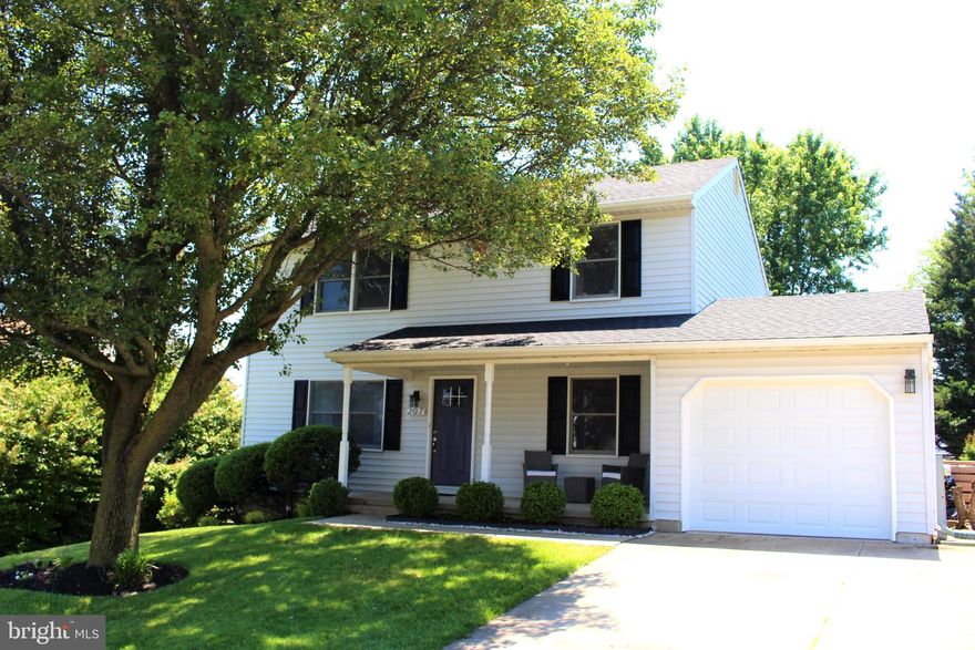 Beautifully updated colonial in Havre de Grace. Come see this well taken care of home with many modern touches. Close to I-95, Perryville & Aberdeen train stations and the historic town of Havre de Grace.