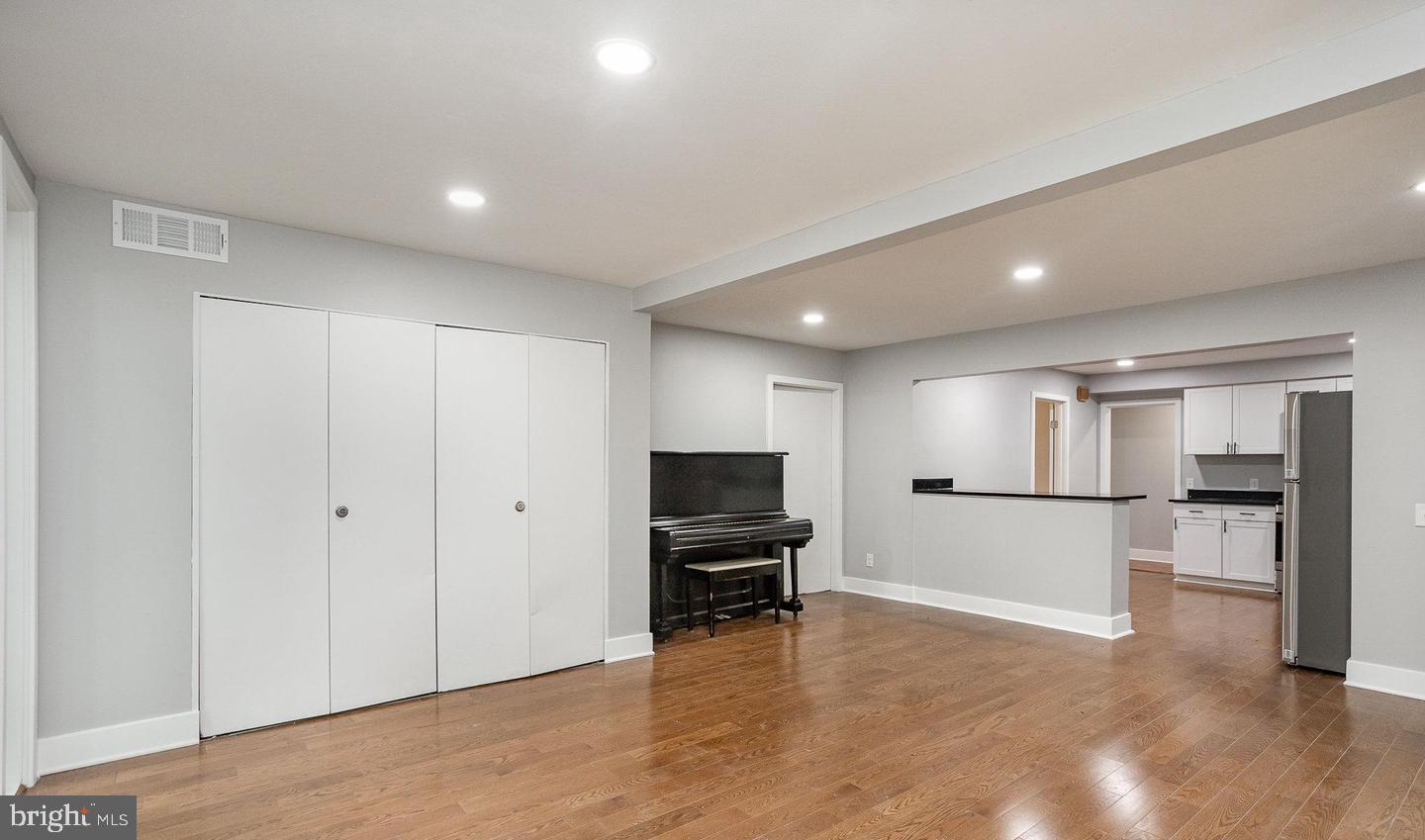 NEW MARK COMMONS - Residential Lease