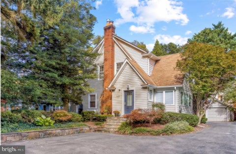 Photo of 4423 Bradley Lane, CHEVY CHASE, MD 20815 (MLS # MDMC2261724)
