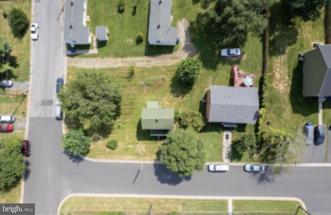 SOUTH RIVER TOWN - Residential