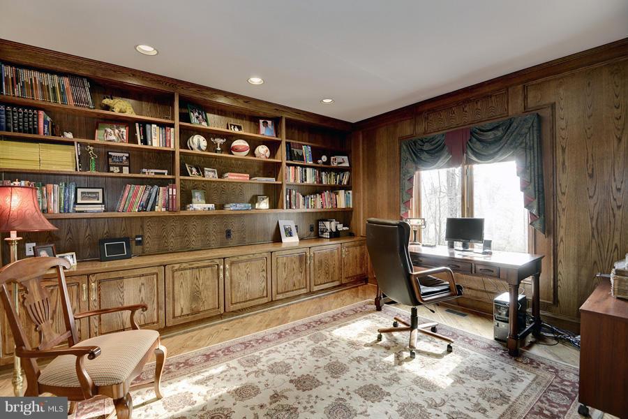 LAKE POTOMAC - Residential