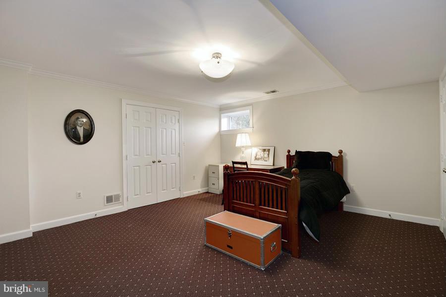 LAKE POTOMAC - Residential