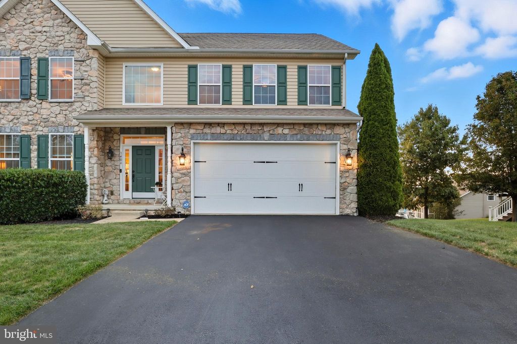 Photo of 1404 Crest Way, YORK, PA 17403 (MLS # PAYK2089510)
