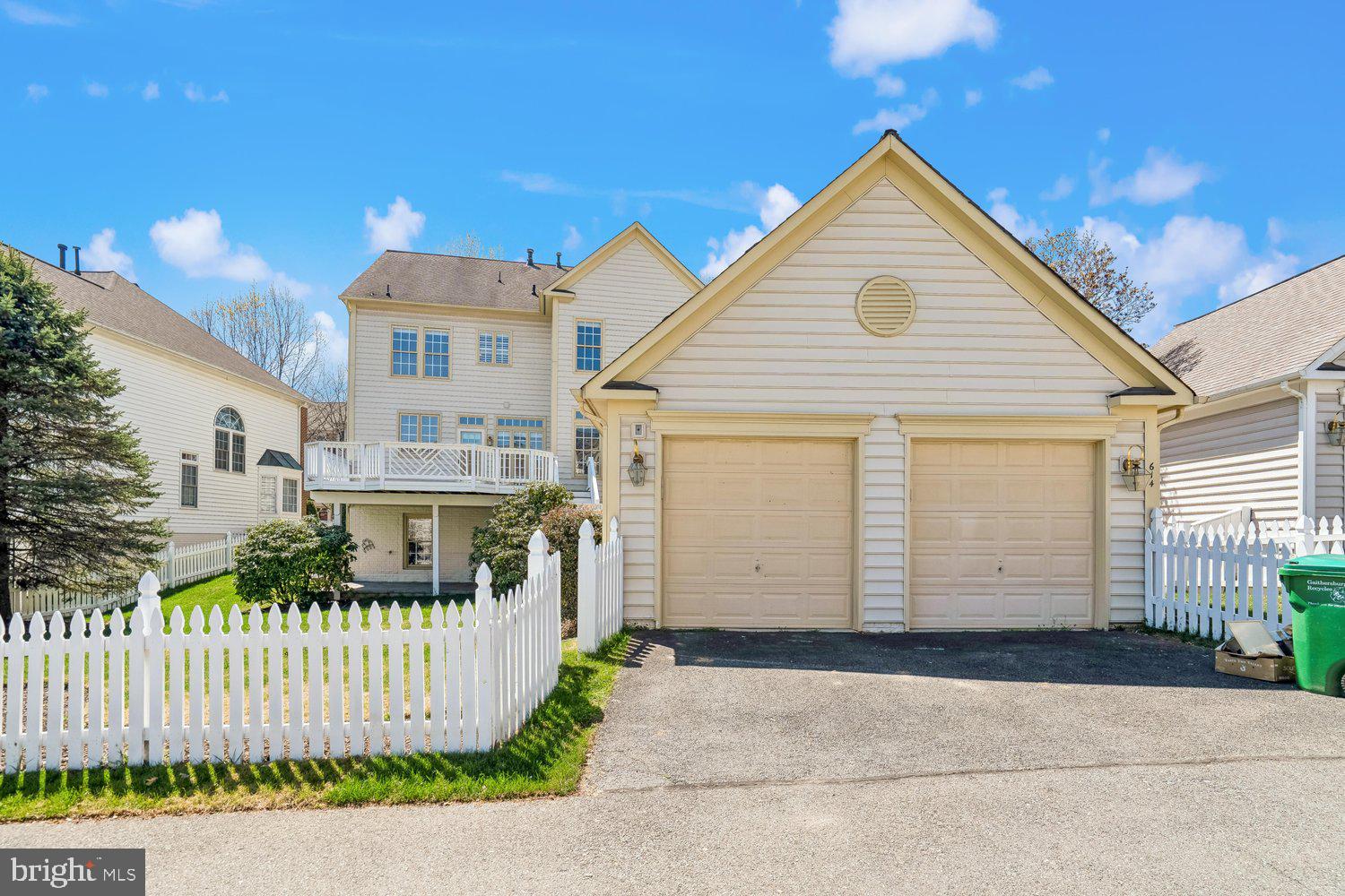 LAKELANDS - Residential