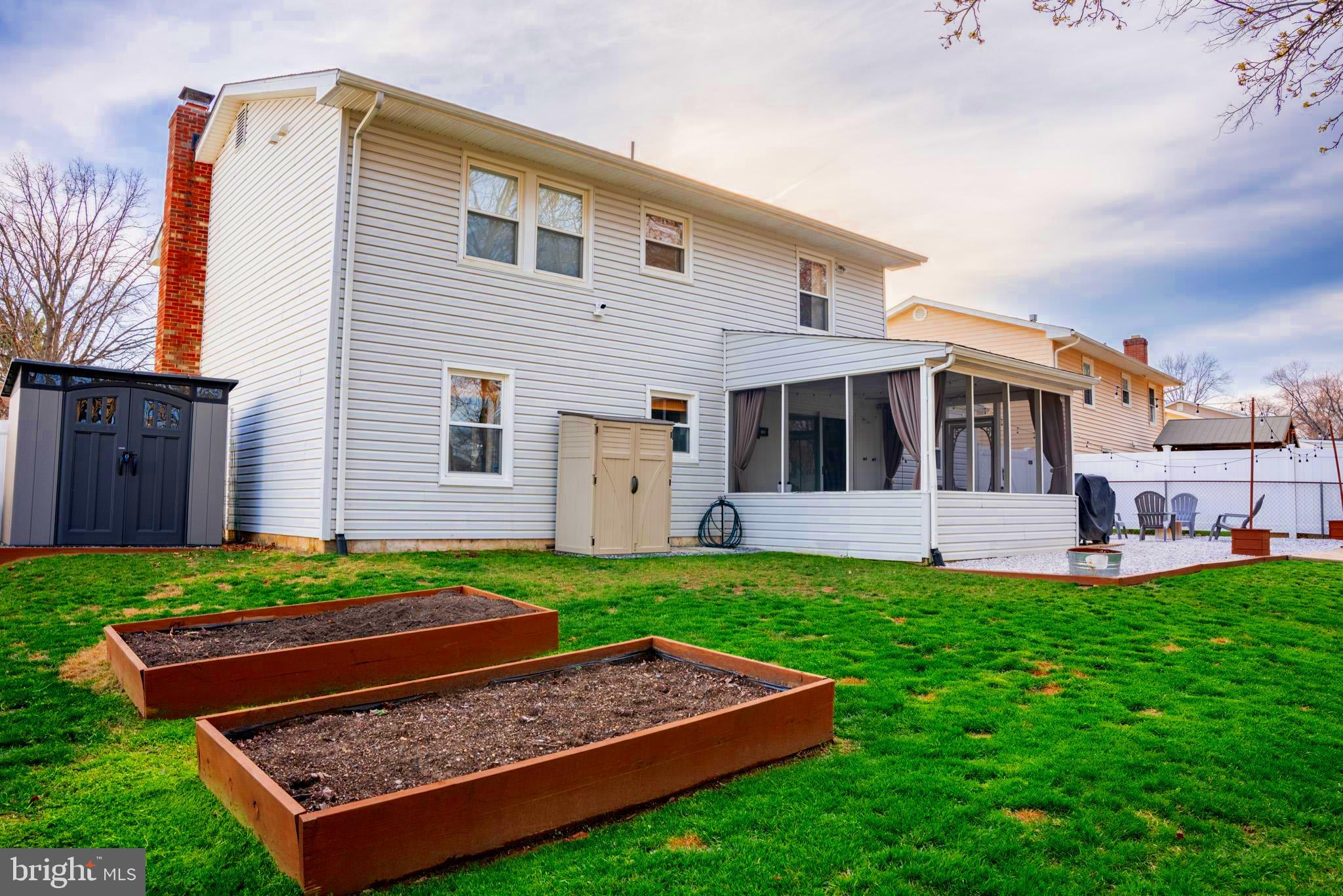 FOUR SEASONS ESTATES - Residential