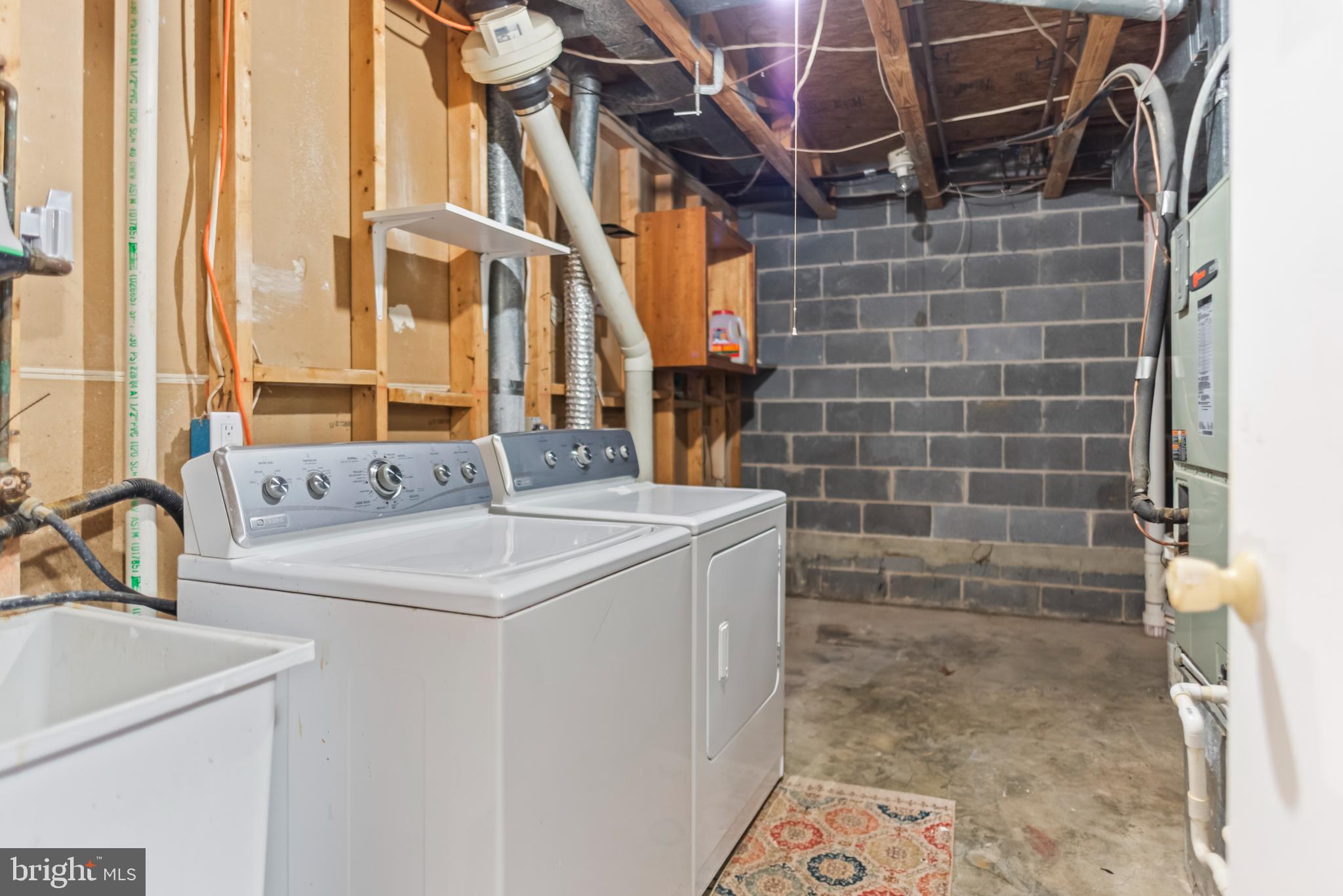 CLARY'S FOREST - Residential Lease