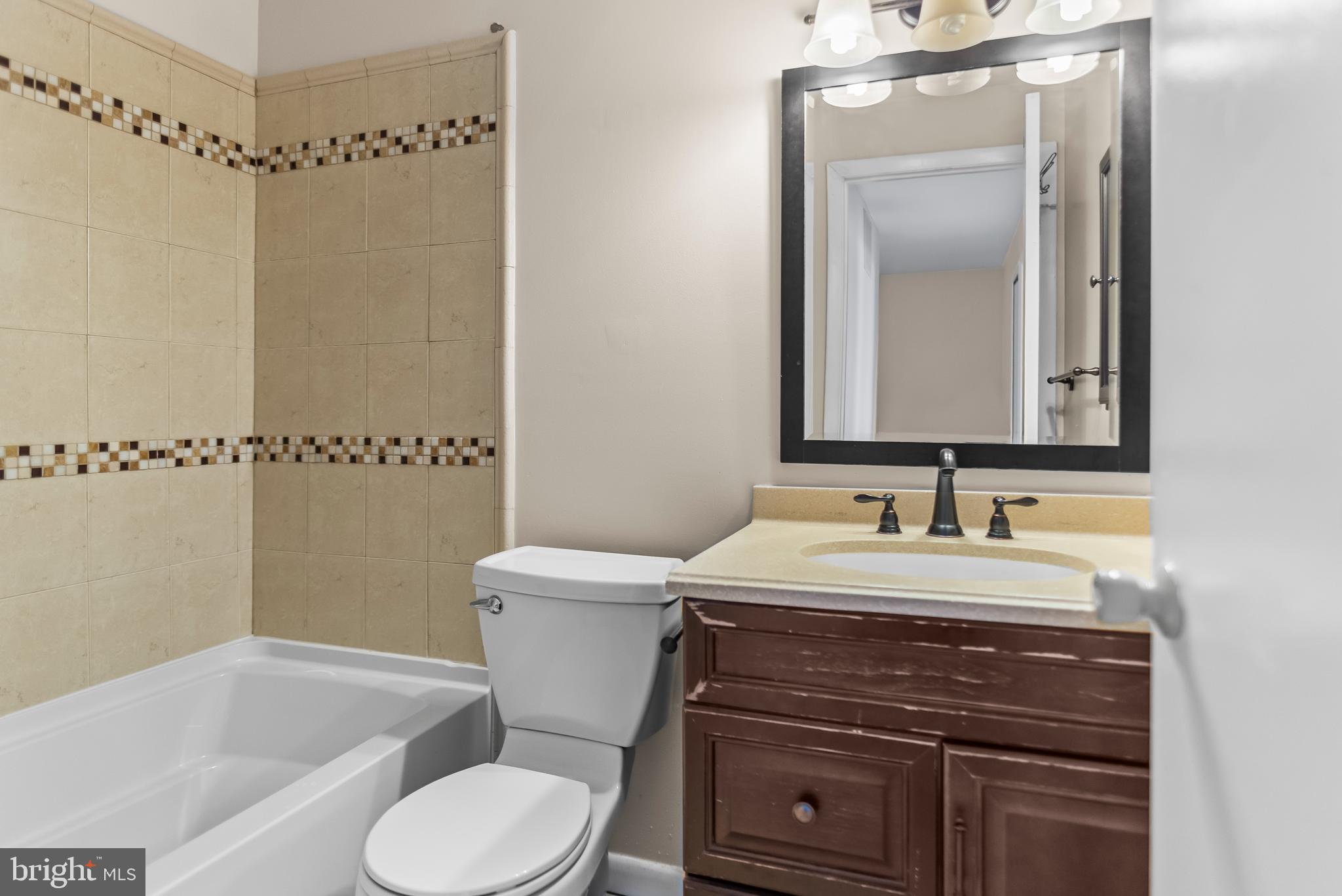 CLARY'S FOREST - Residential Lease