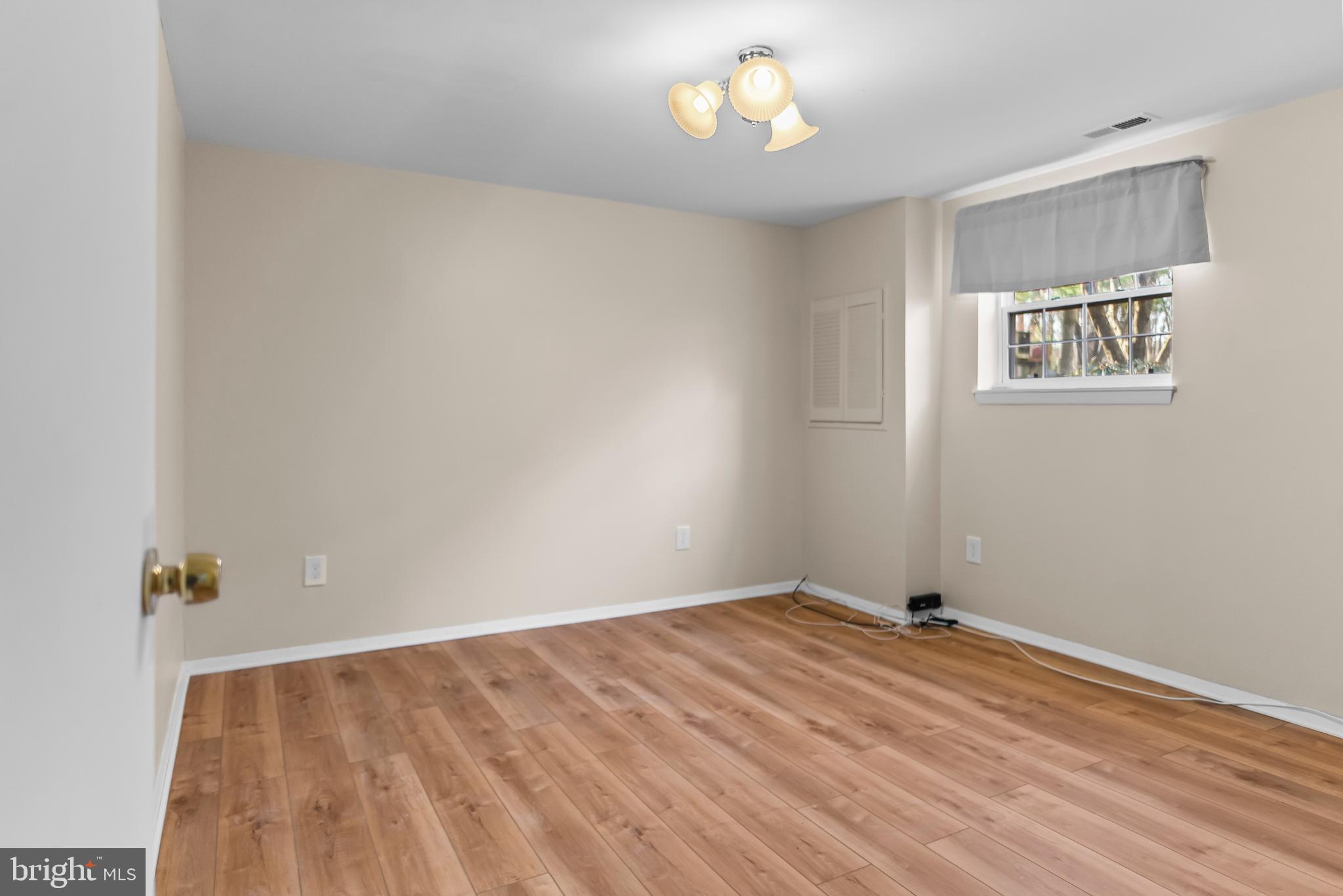 CLARY'S FOREST - Residential Lease