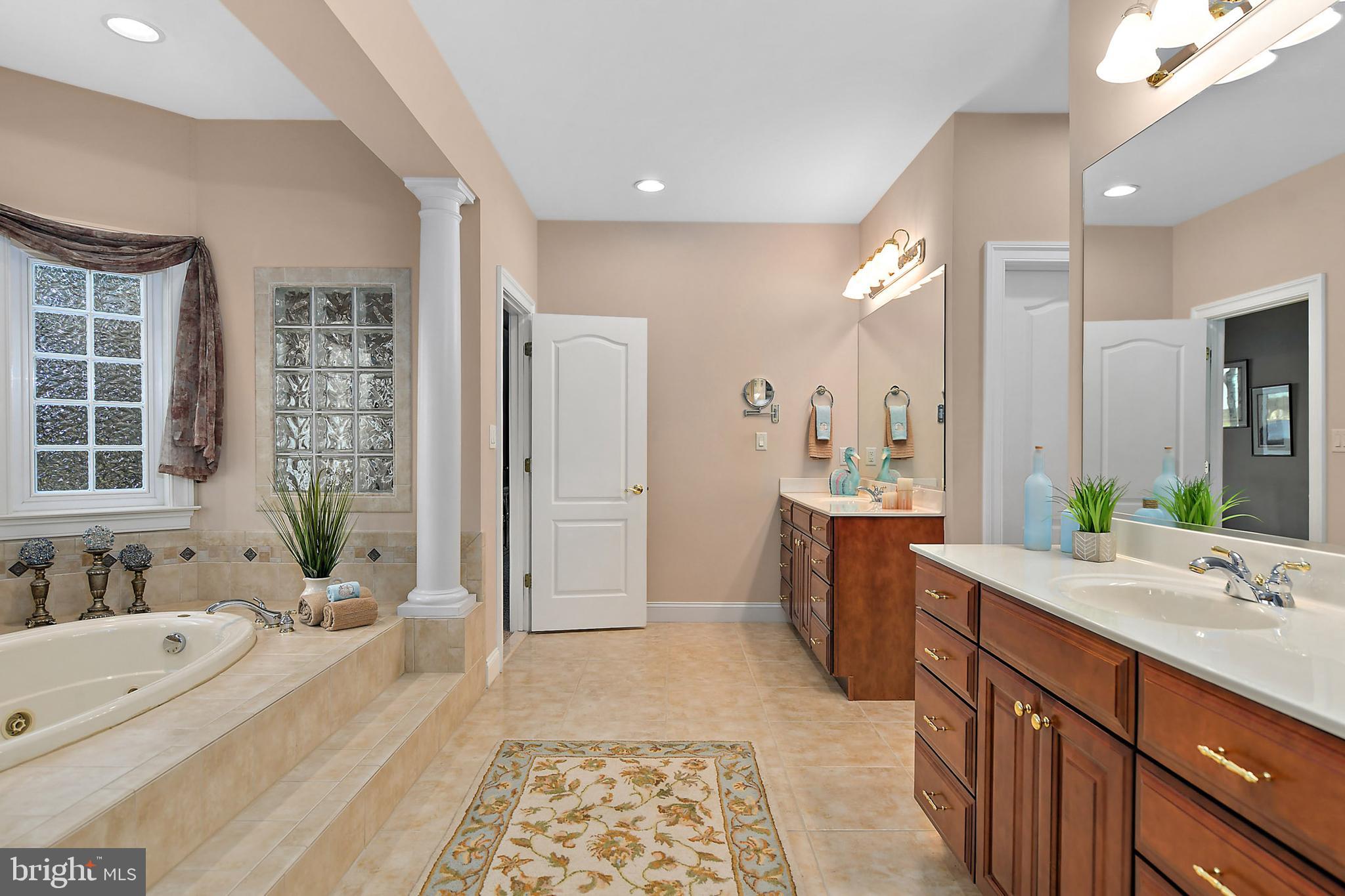 INDIAN CREEK - Residential