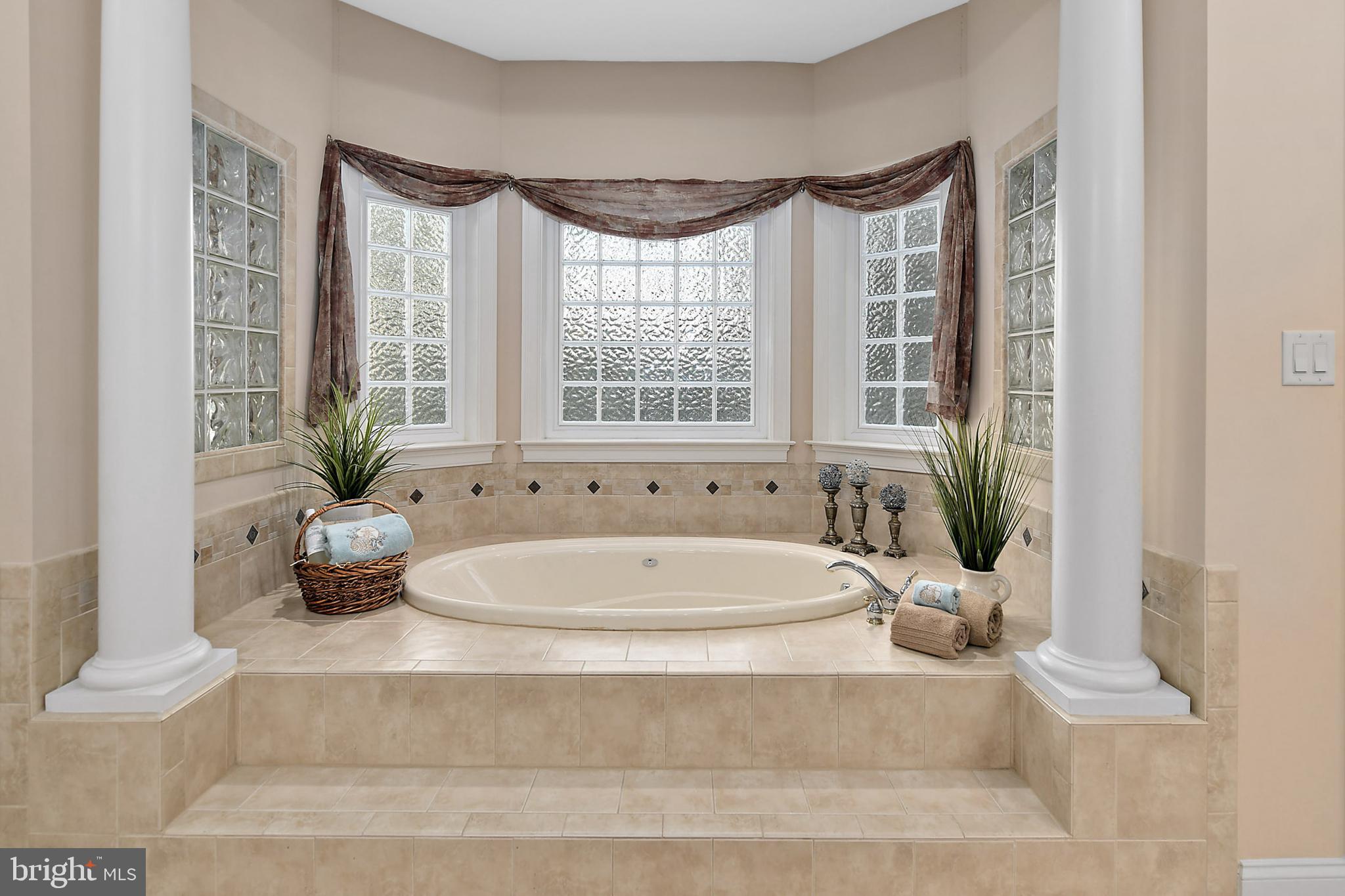 INDIAN CREEK - Residential