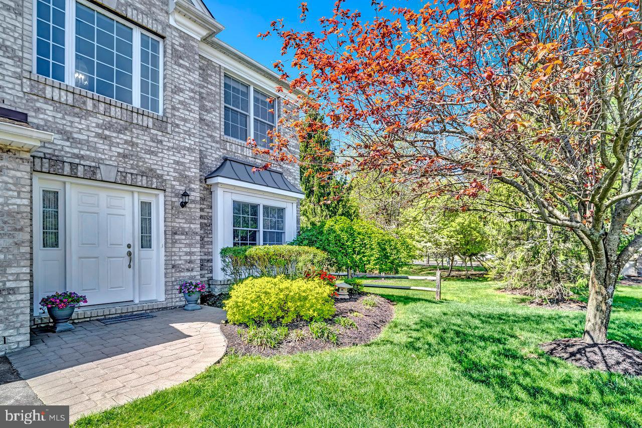 2 GREYLYNNE DRIVE