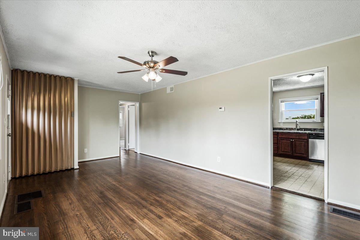 PEACH LAWN - Residential