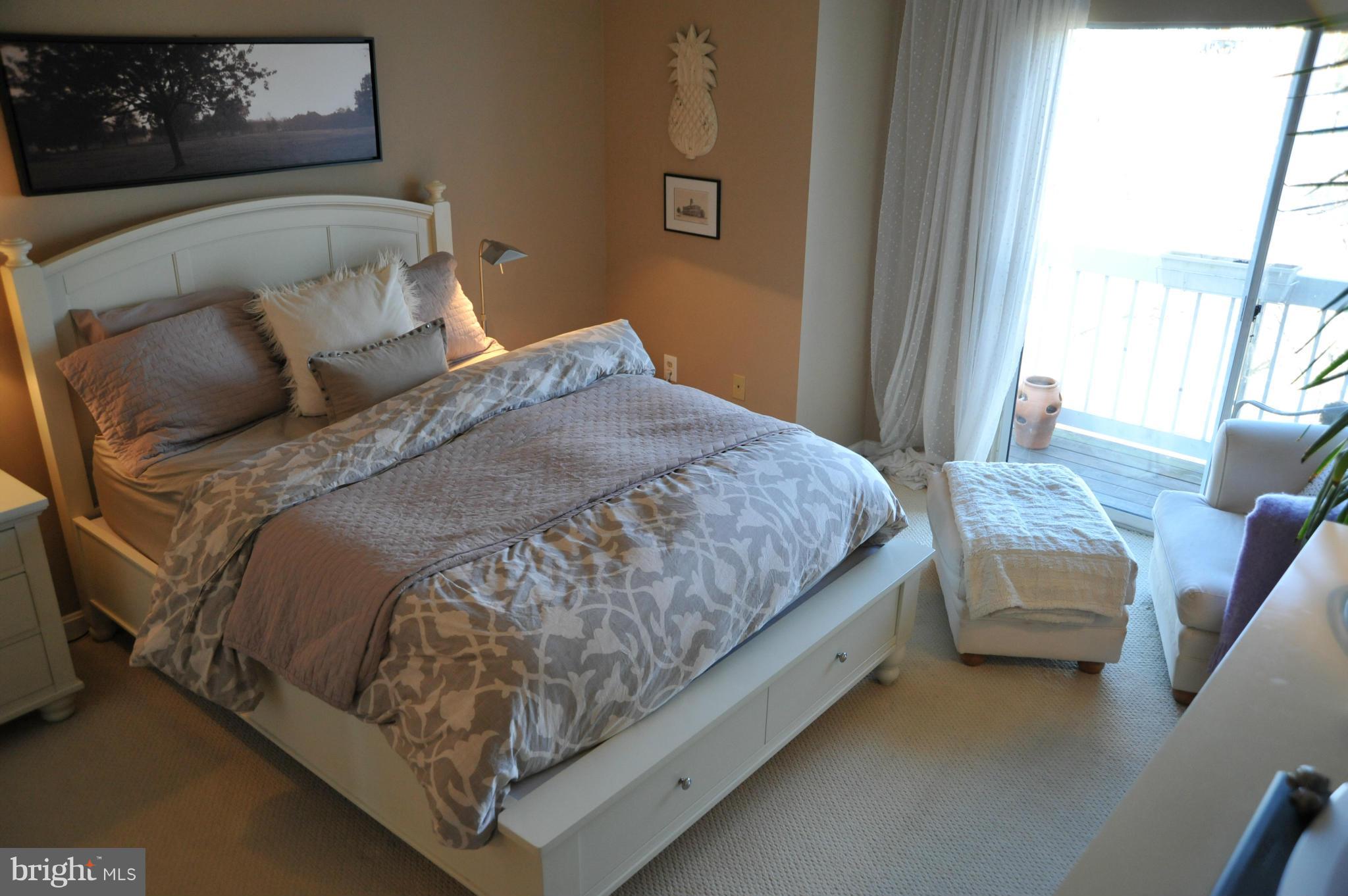 ASHBURN VILLAGE - Residential