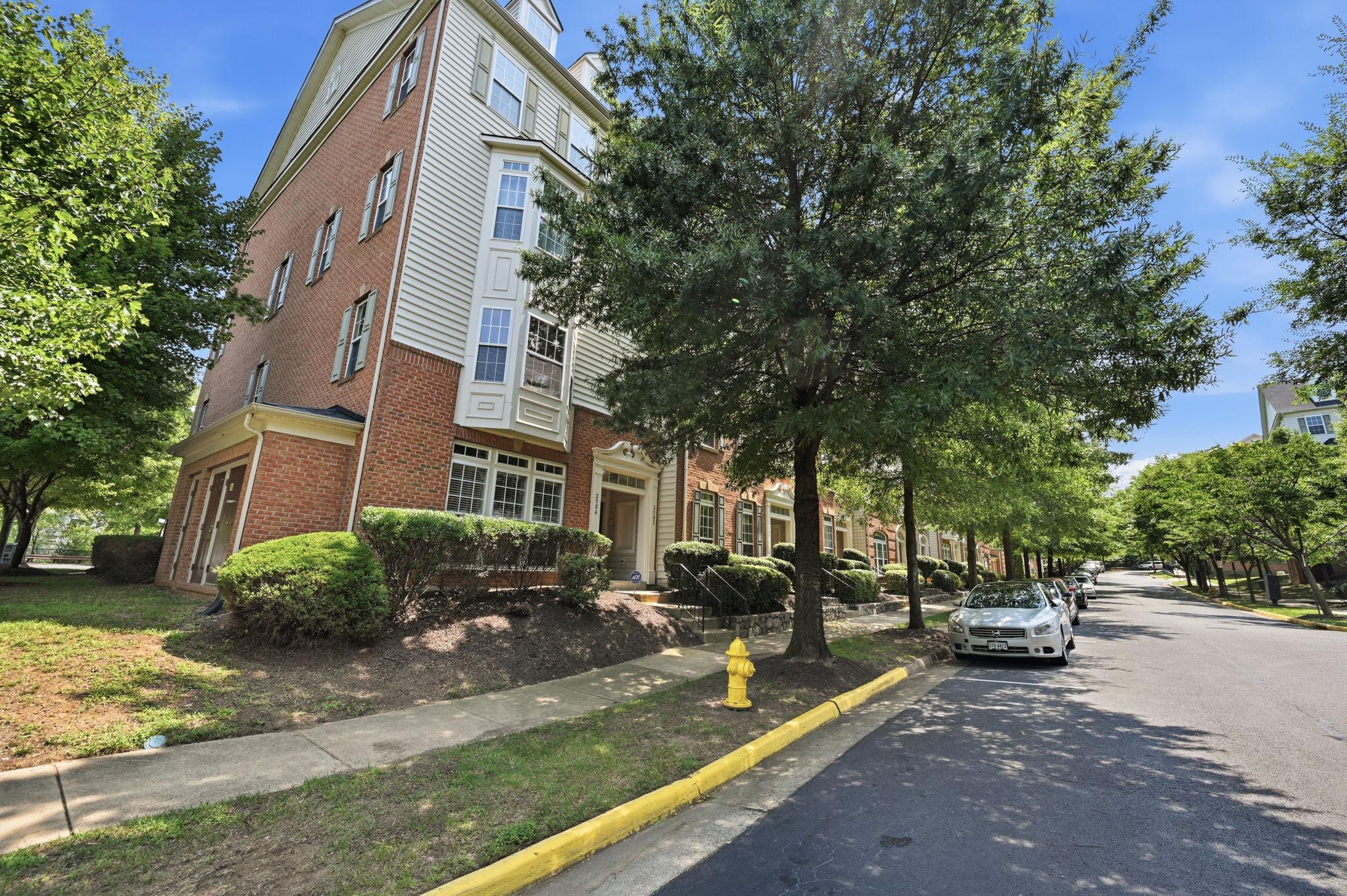 2584 EASTBOURNE DRIVE