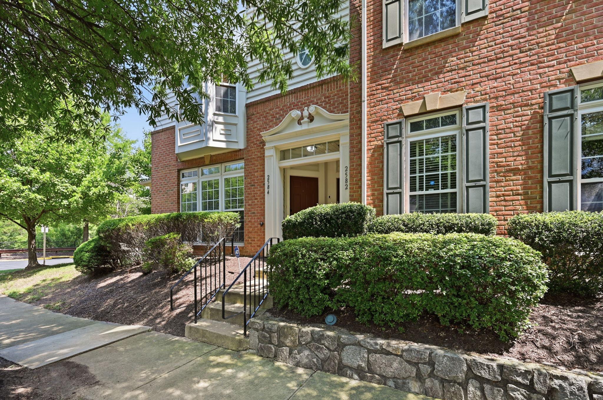 2584 EASTBOURNE DRIVE