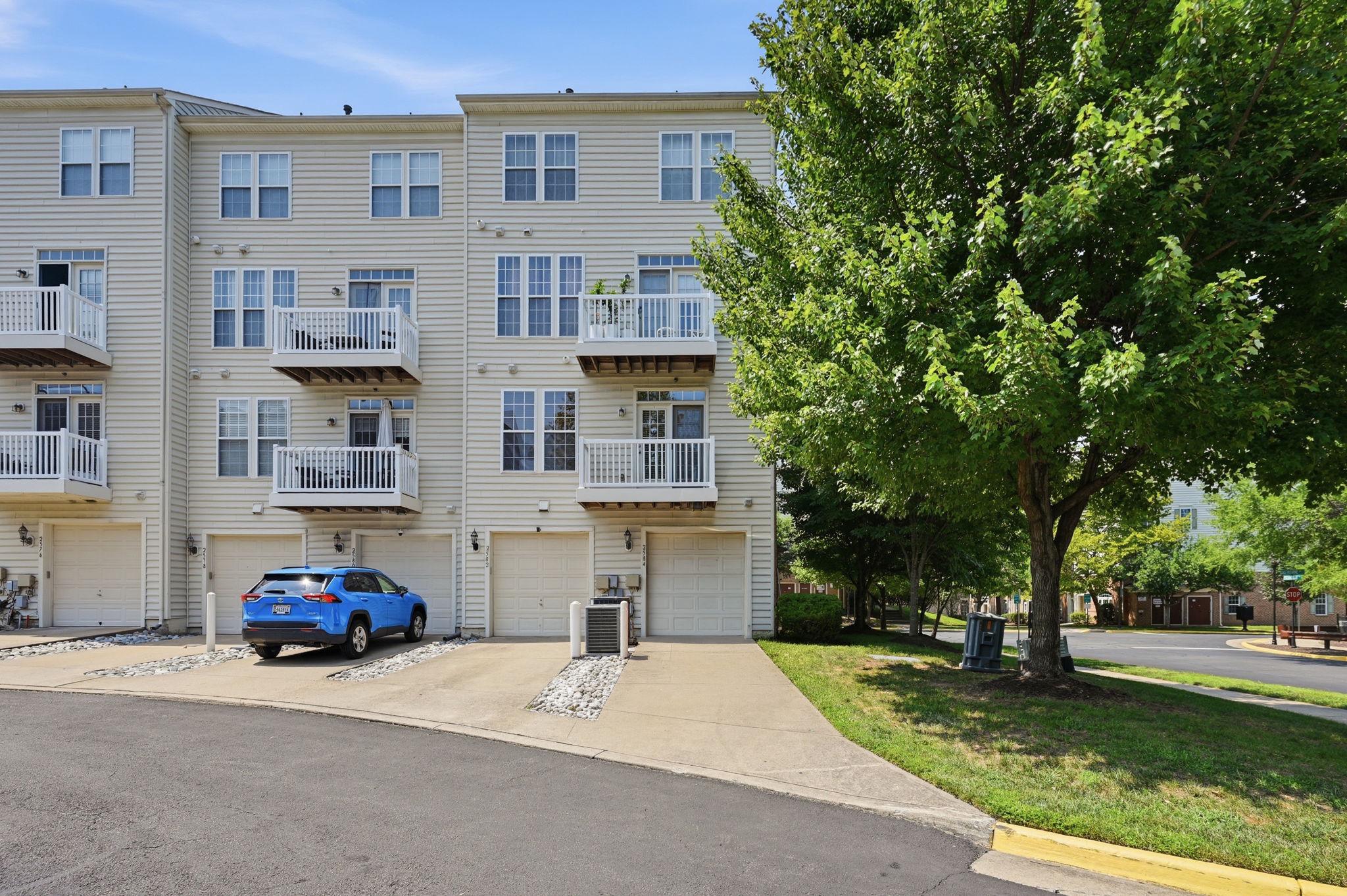 2584 EASTBOURNE DRIVE