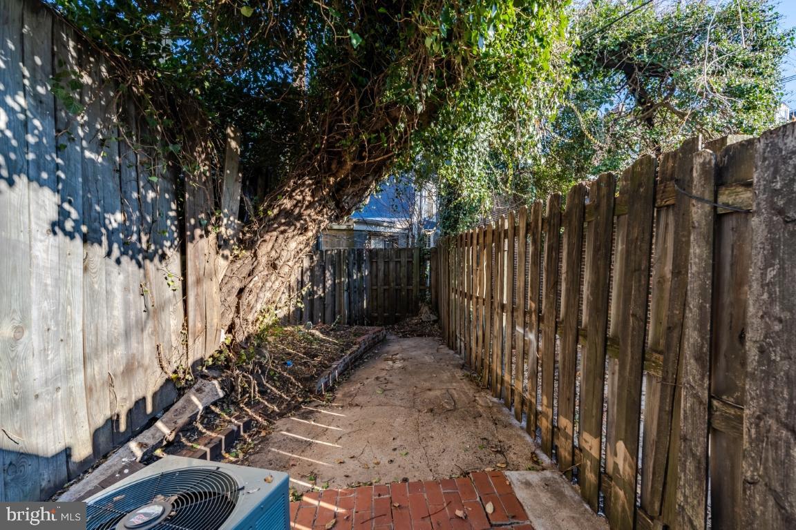 MOUNT VERNON PLACE HISTORIC DISTRICT - Residential Lease