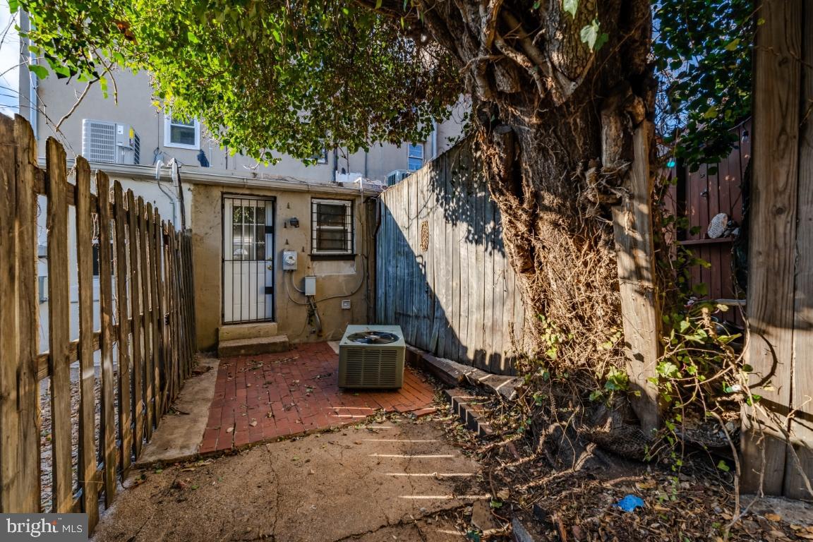 MOUNT VERNON PLACE HISTORIC DISTRICT - Residential Lease