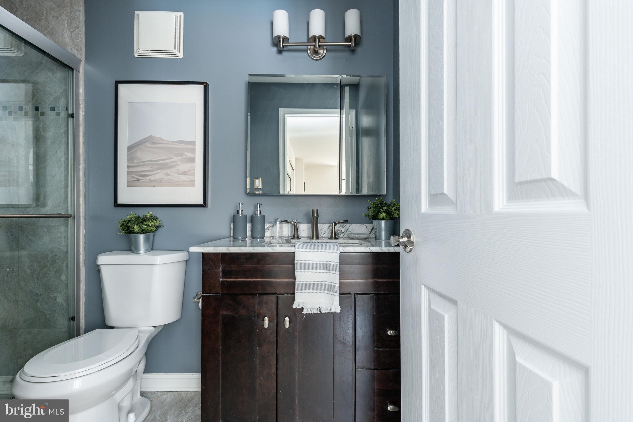 LOGAN SQUARE - Residential