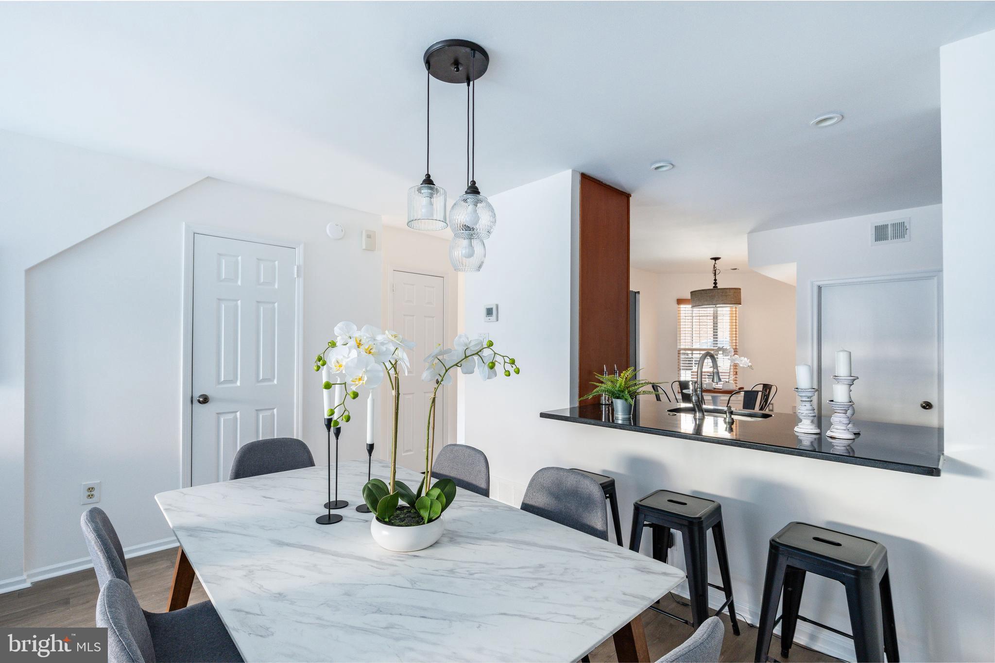 LOGAN SQUARE - Residential