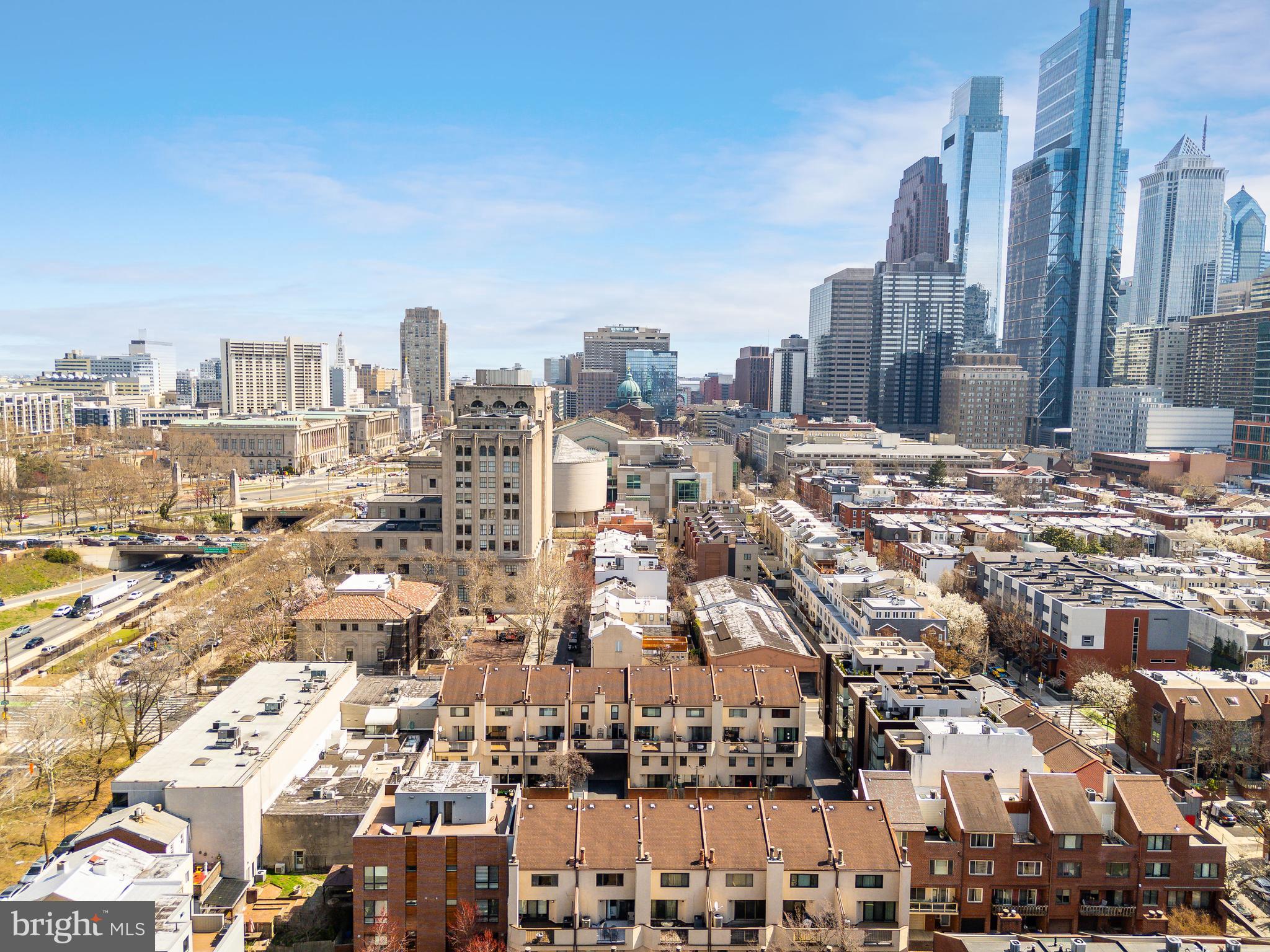 LOGAN SQUARE - Residential