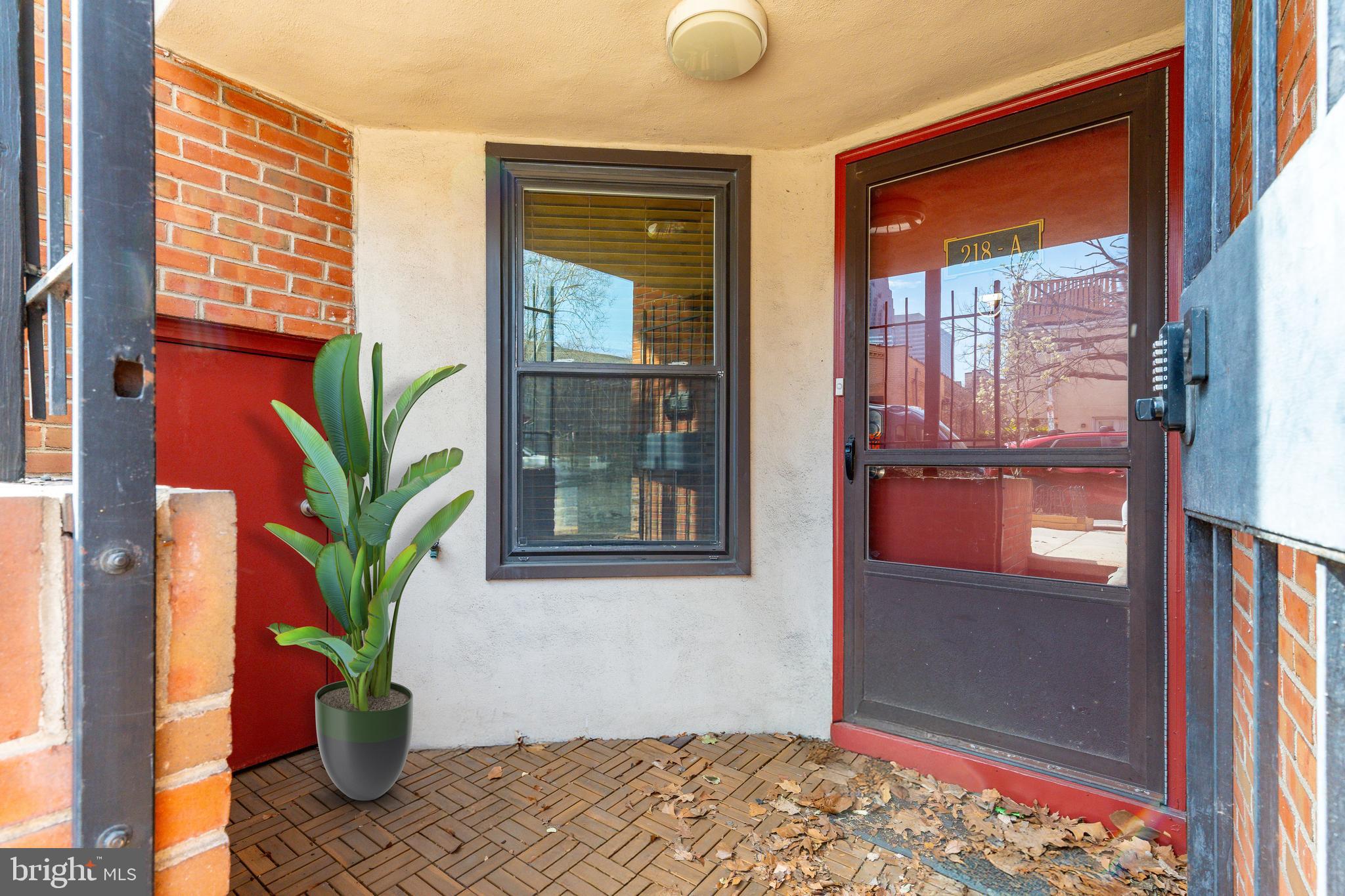 LOGAN SQUARE - Residential