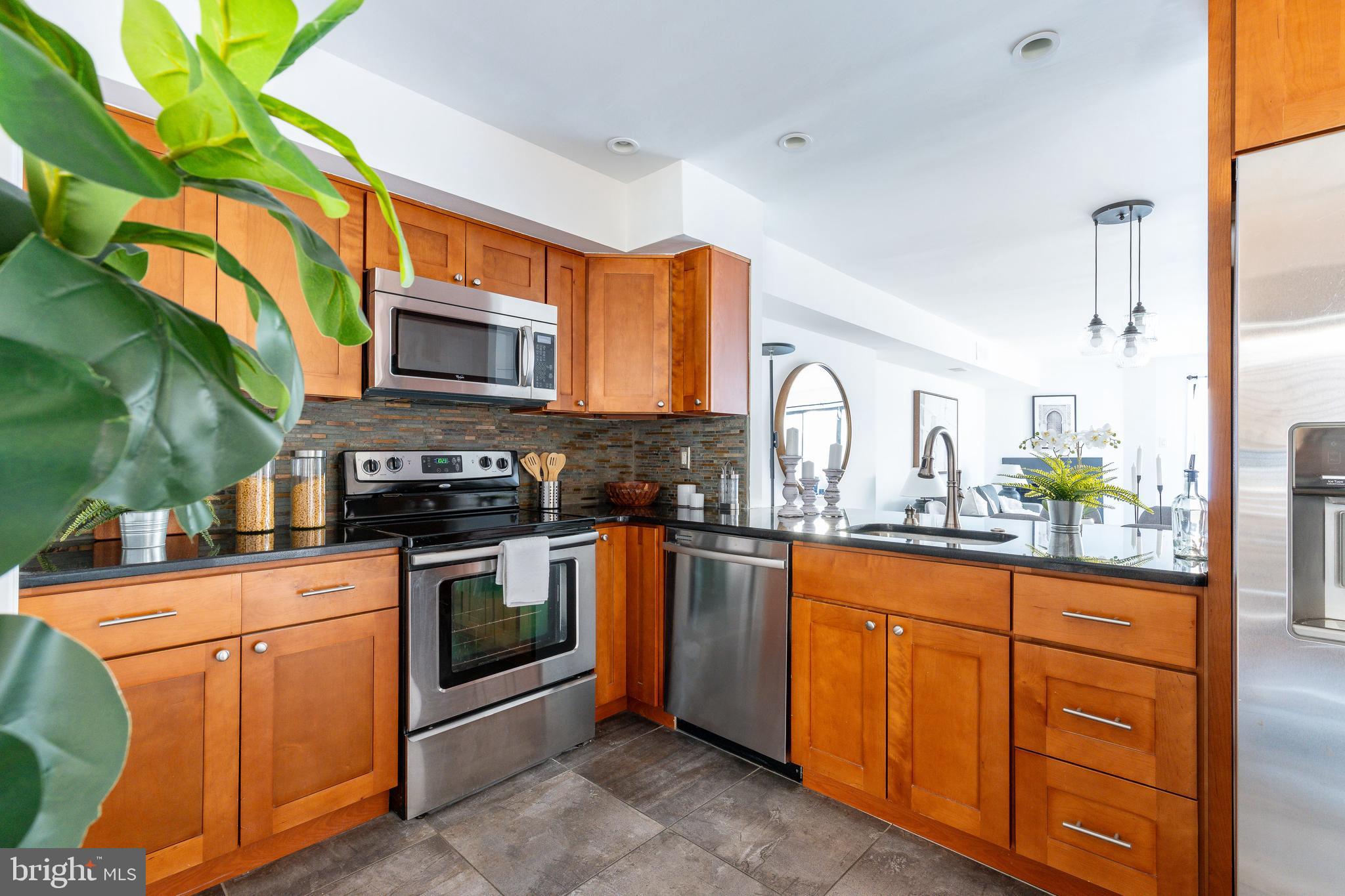 LOGAN SQUARE - Residential