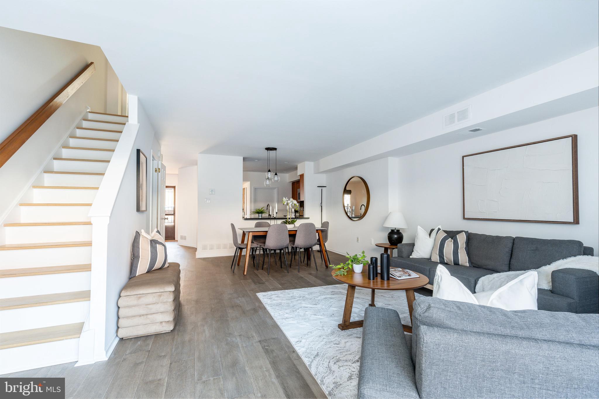 LOGAN SQUARE - Residential