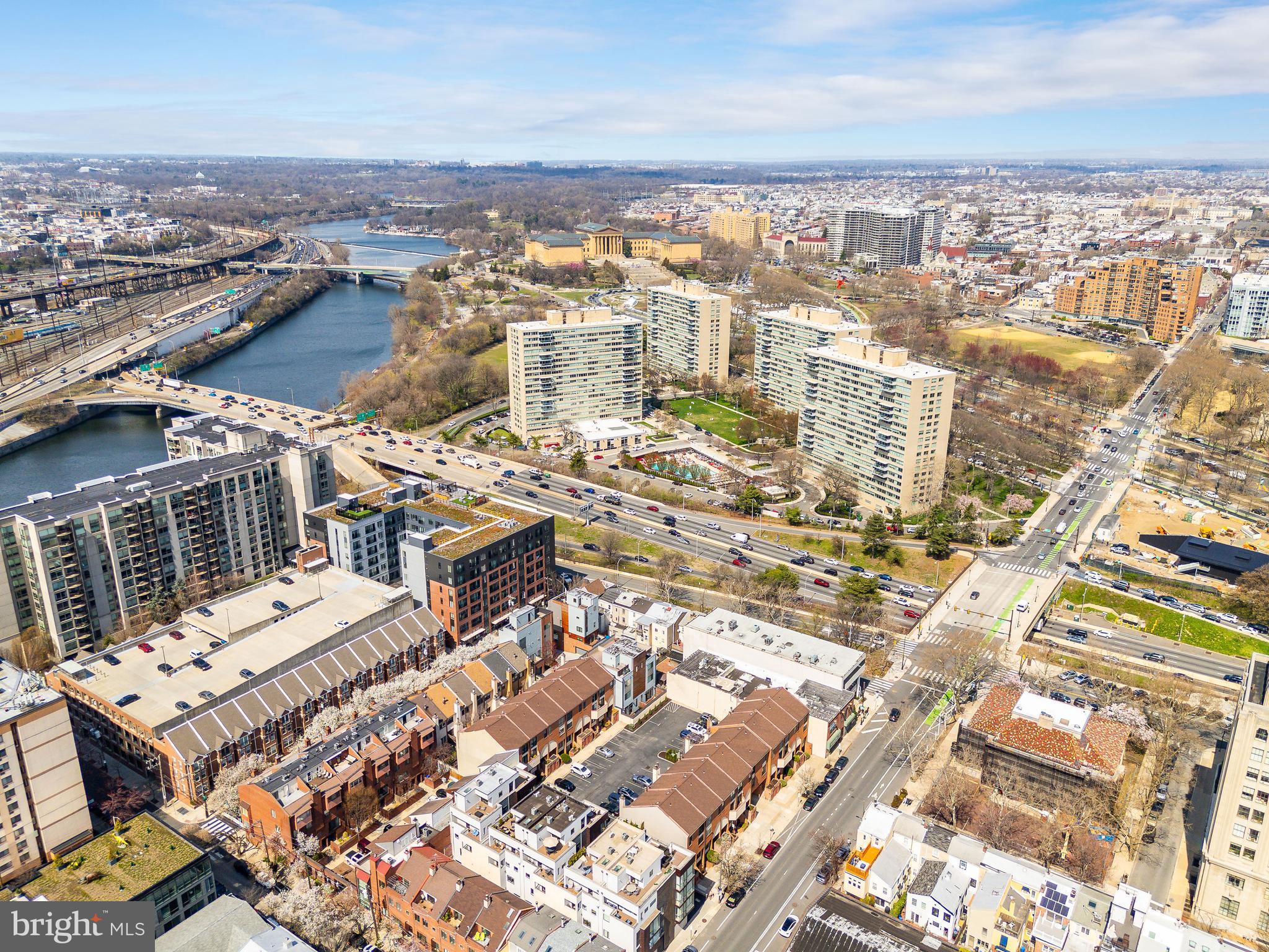 LOGAN SQUARE - Residential