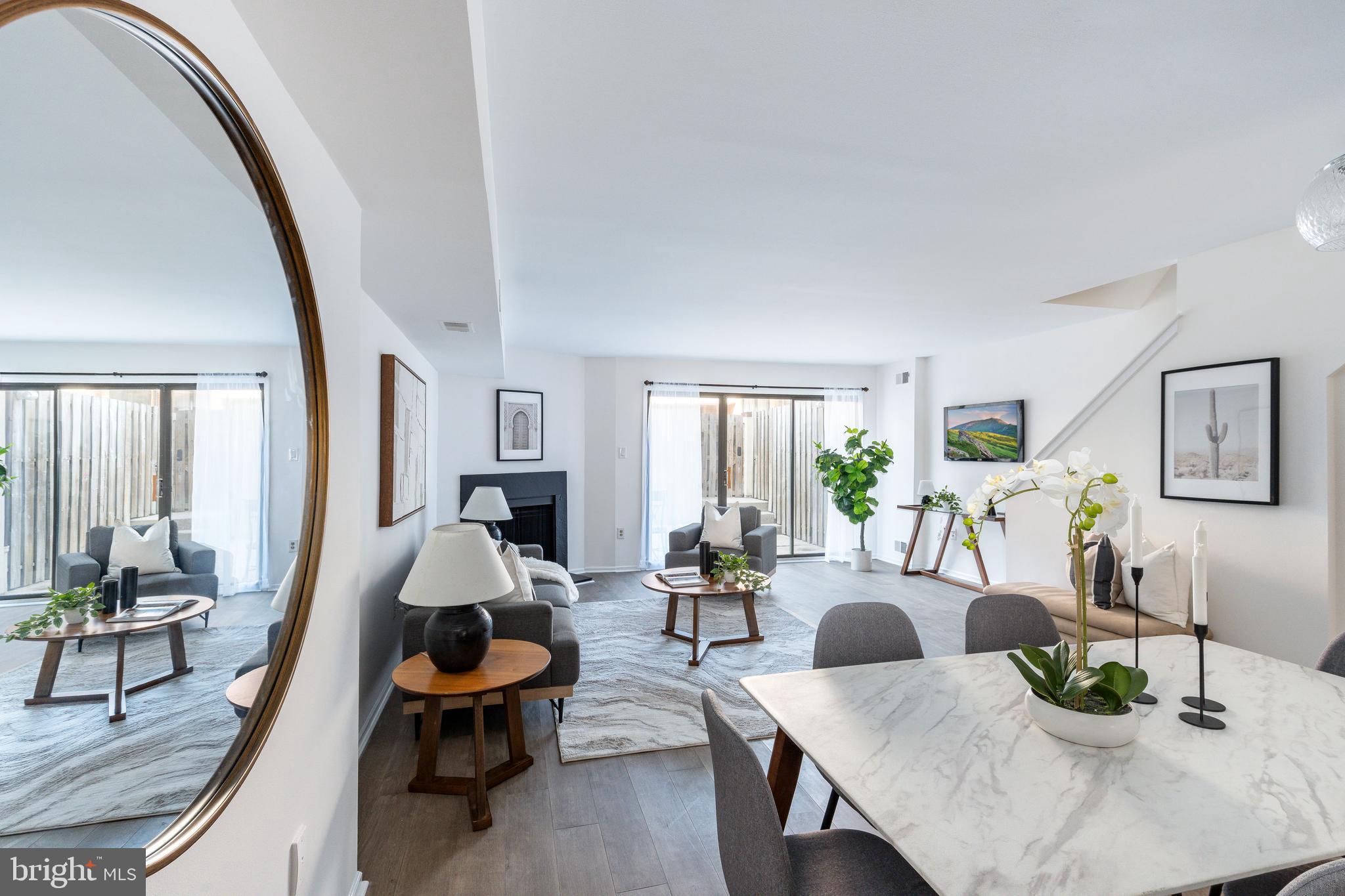 LOGAN SQUARE - Residential