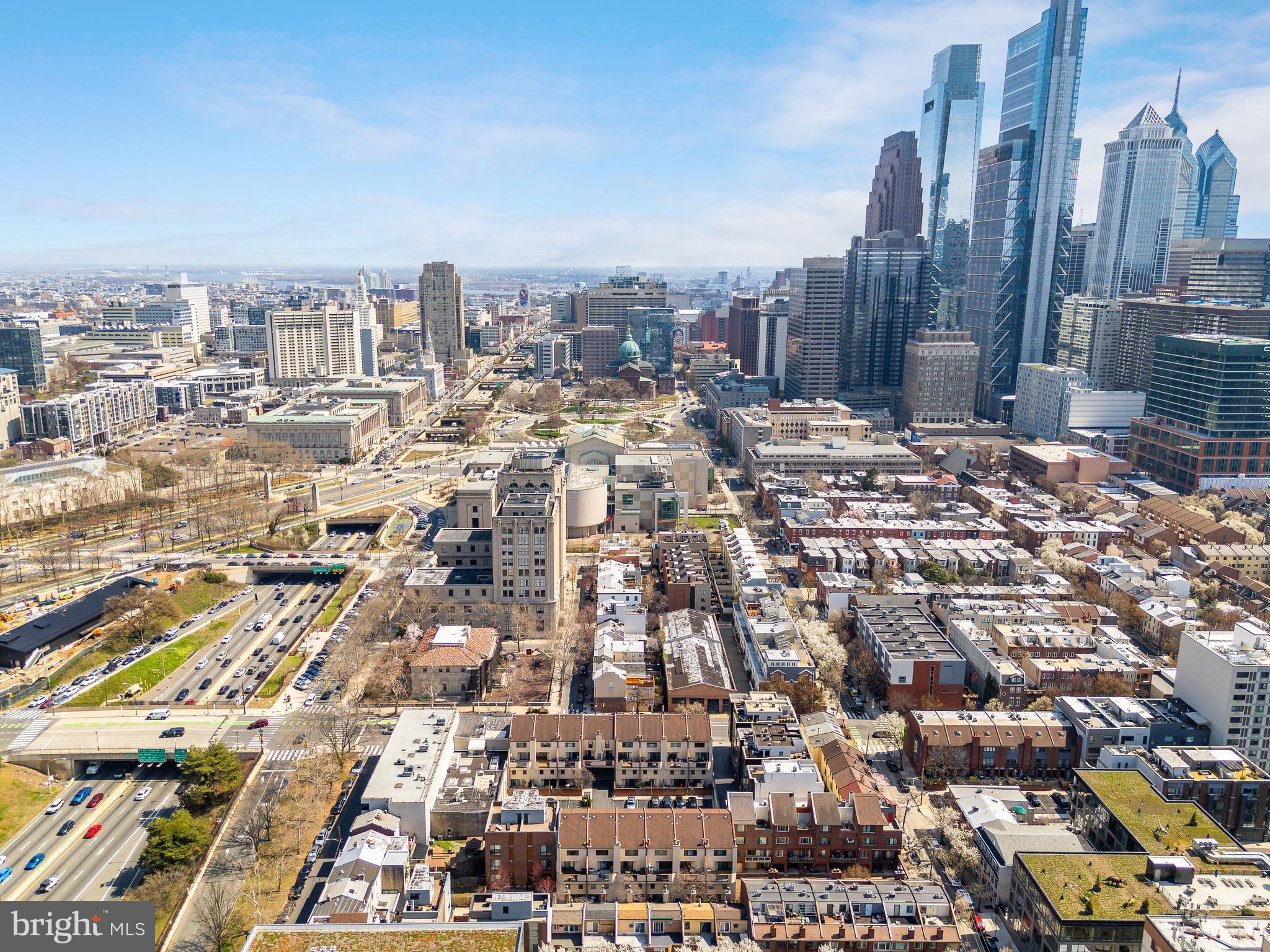 LOGAN SQUARE - Residential