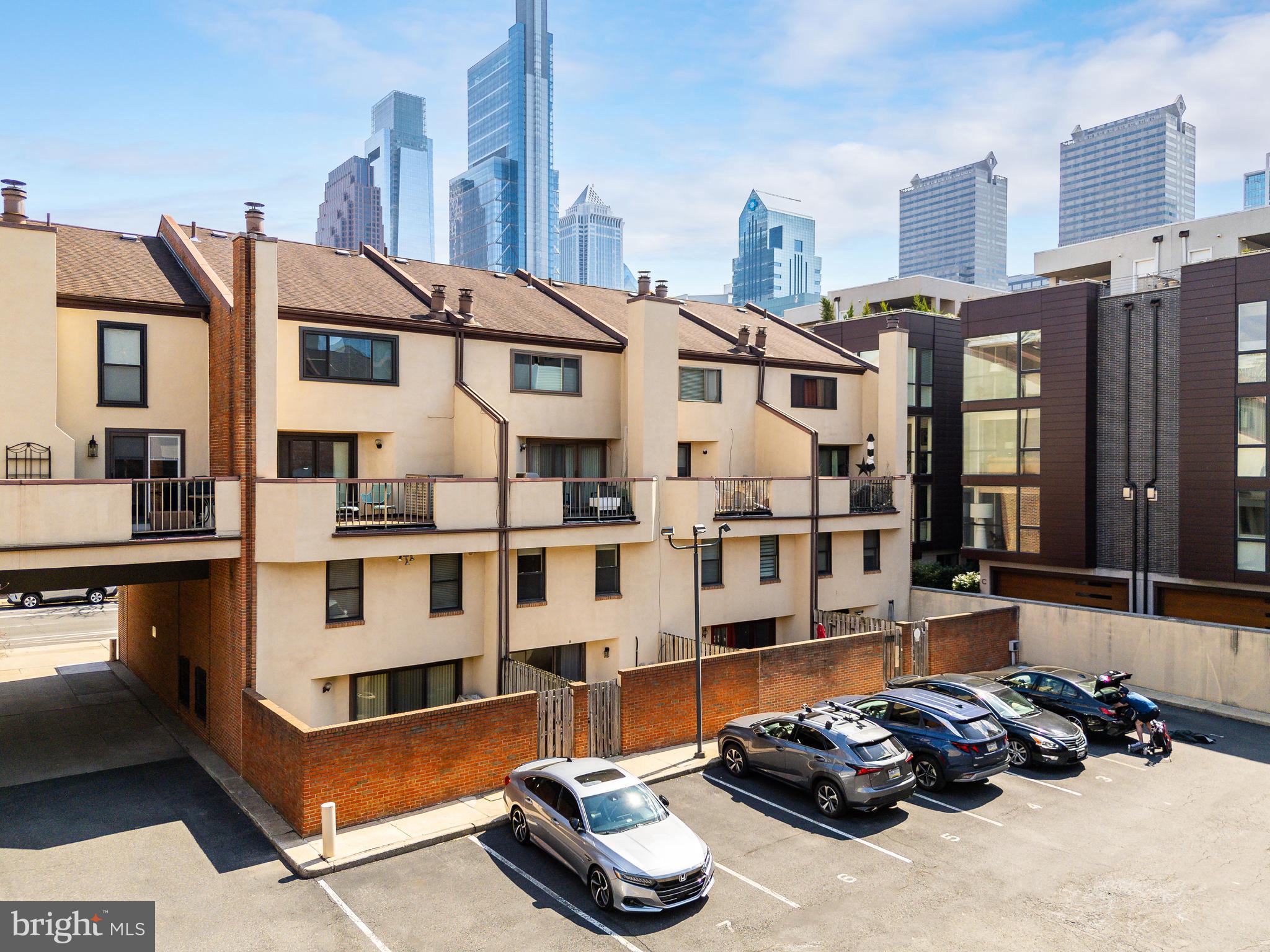 LOGAN SQUARE - Residential