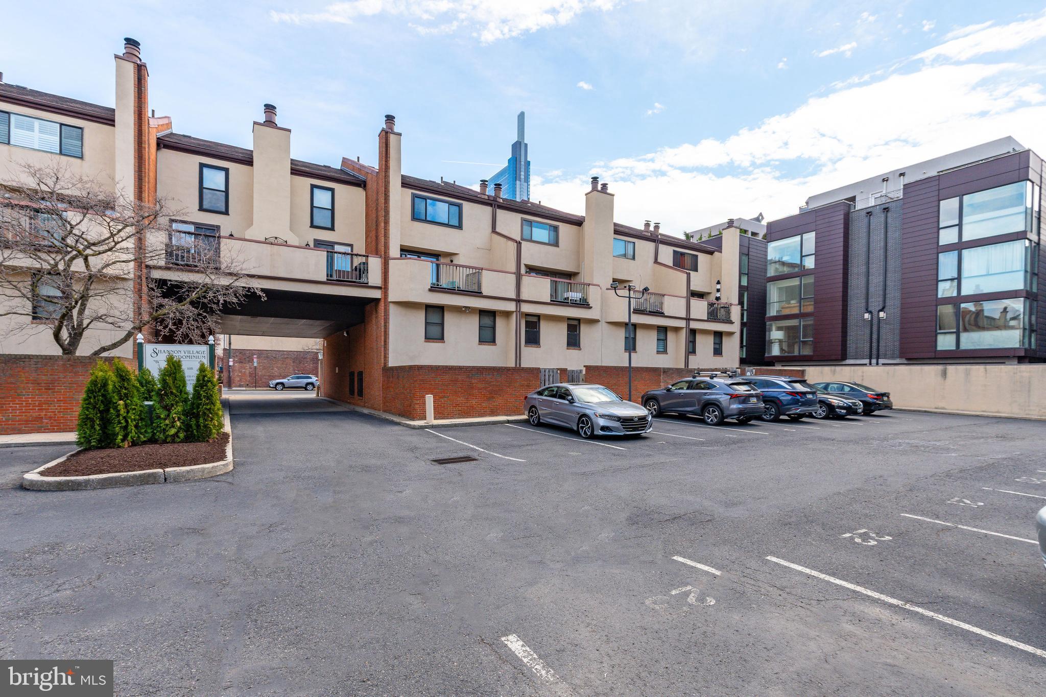 LOGAN SQUARE - Residential