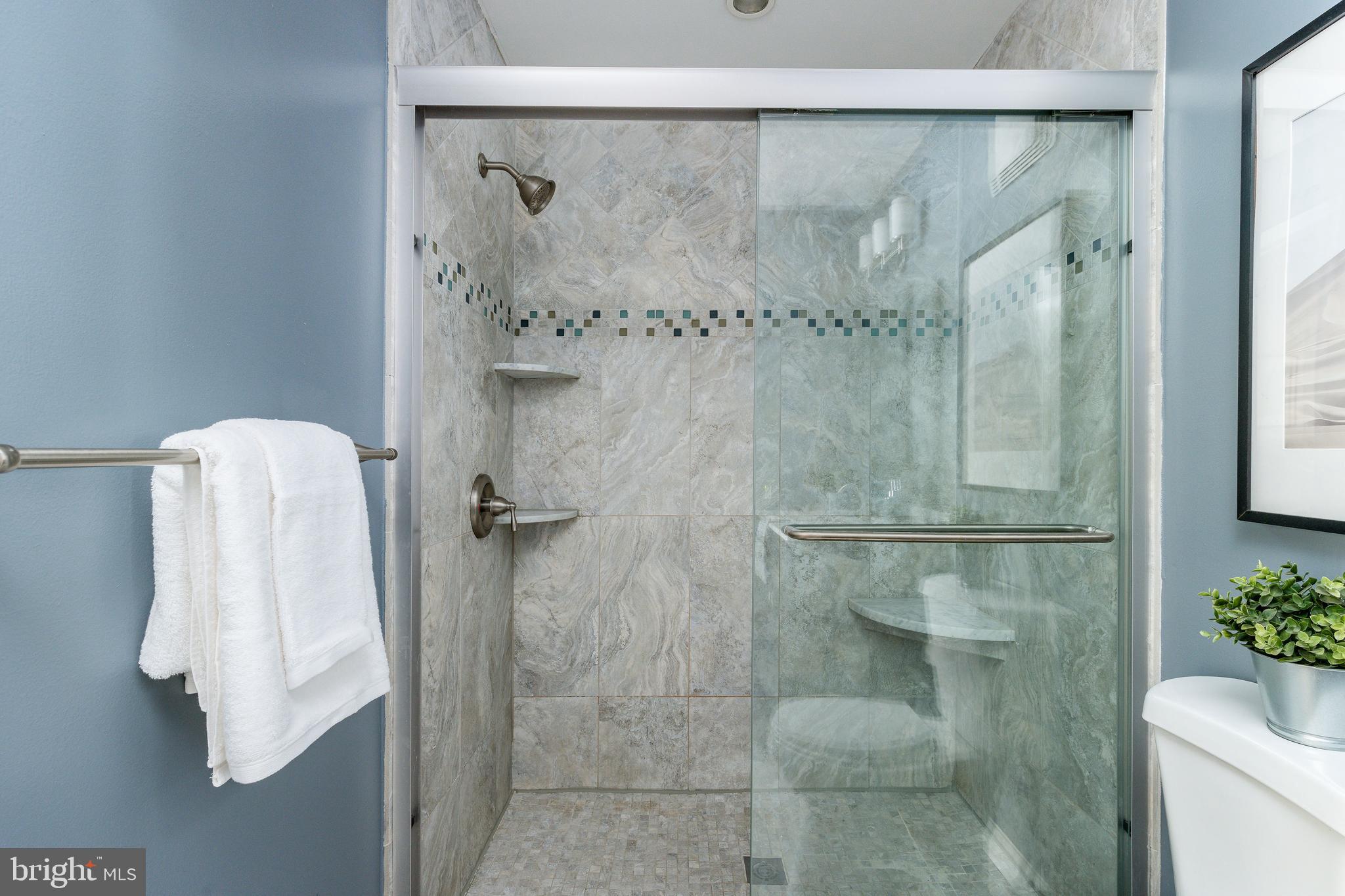 LOGAN SQUARE - Residential